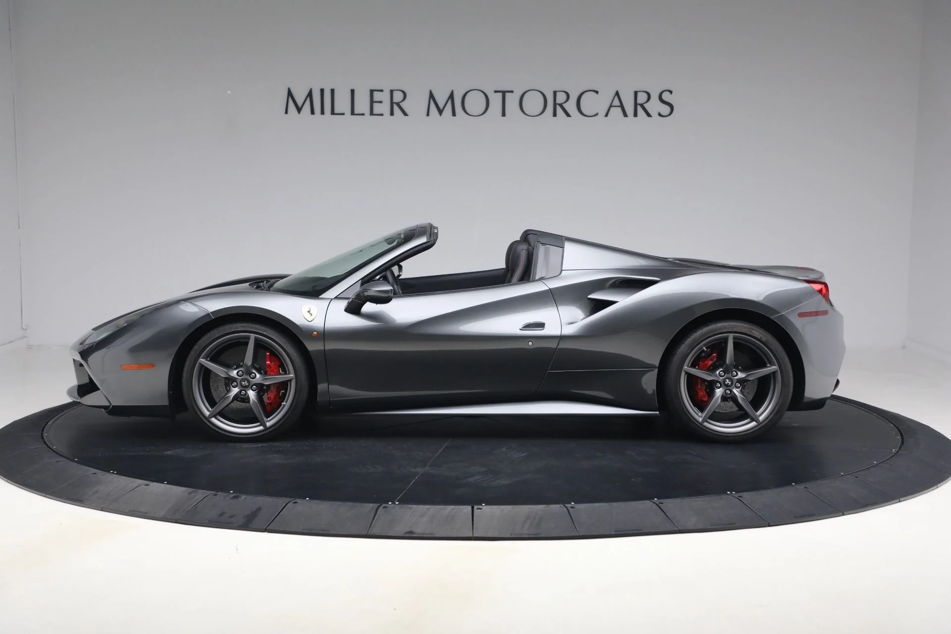 mph002_3150529639_Used_2018_Ferrari_488_Spider_1774552215_da9de58e8e