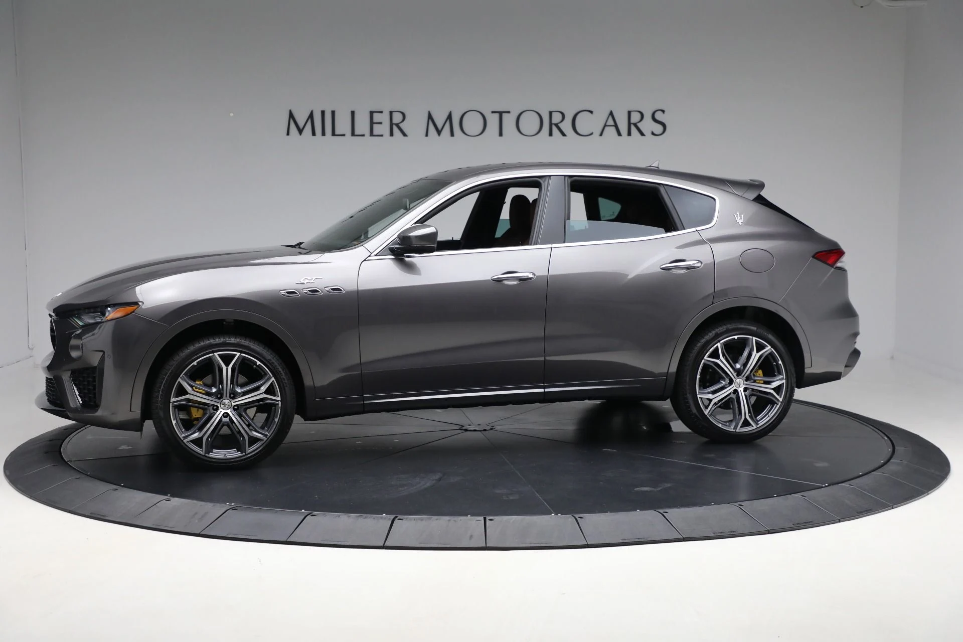 mph002_3150634751_Used_2022_Maserati_Levante_GT_24ed43dff7