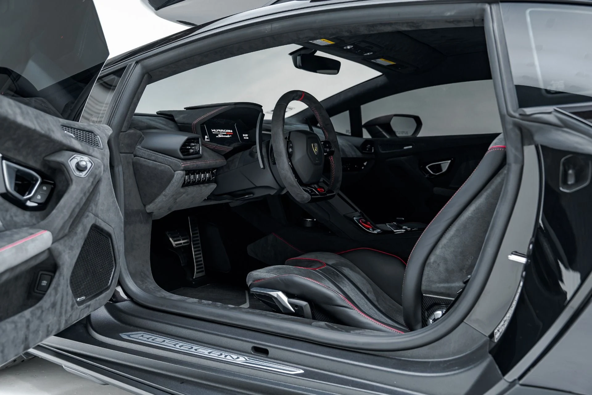 mph002_3177578303_Used_2024_Lamborghini_Huracan_Sterrato_1792020935_bfd73ce7a6