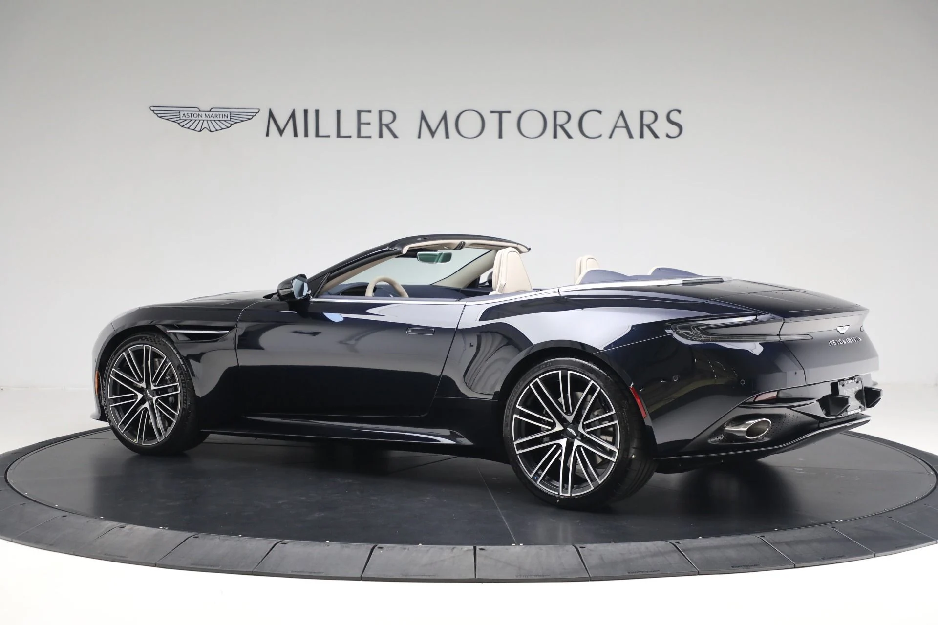 mph002_3181519302_New_2025_Aston_Martin_DB_12_Volante_6d6e5f1ed3