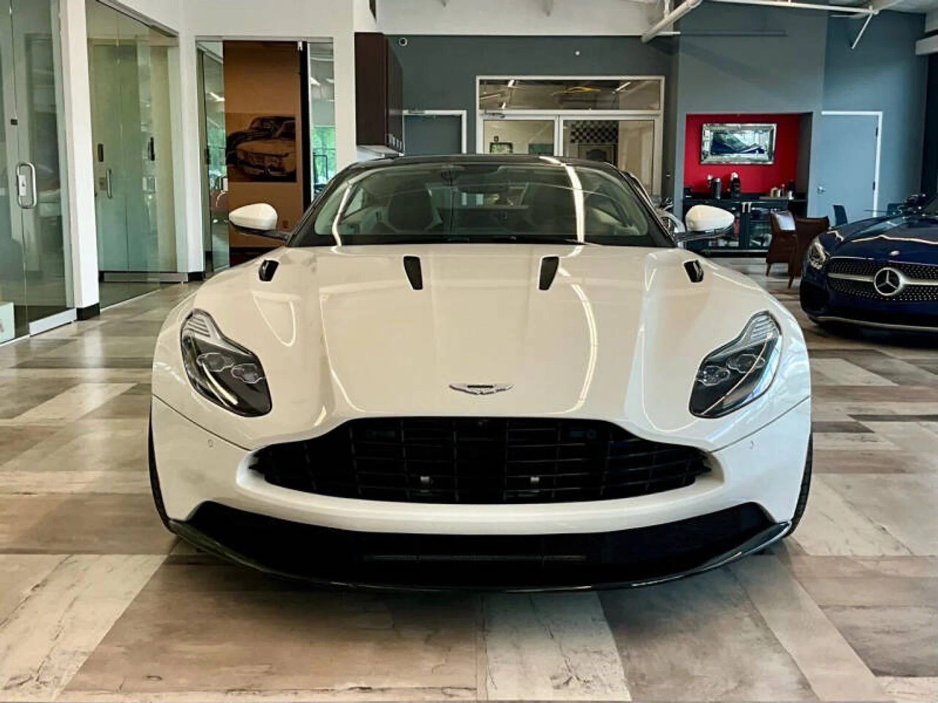 mph002_3190088813_2018_aston_martin_db11_v12_2dr_coupe_95911874c6