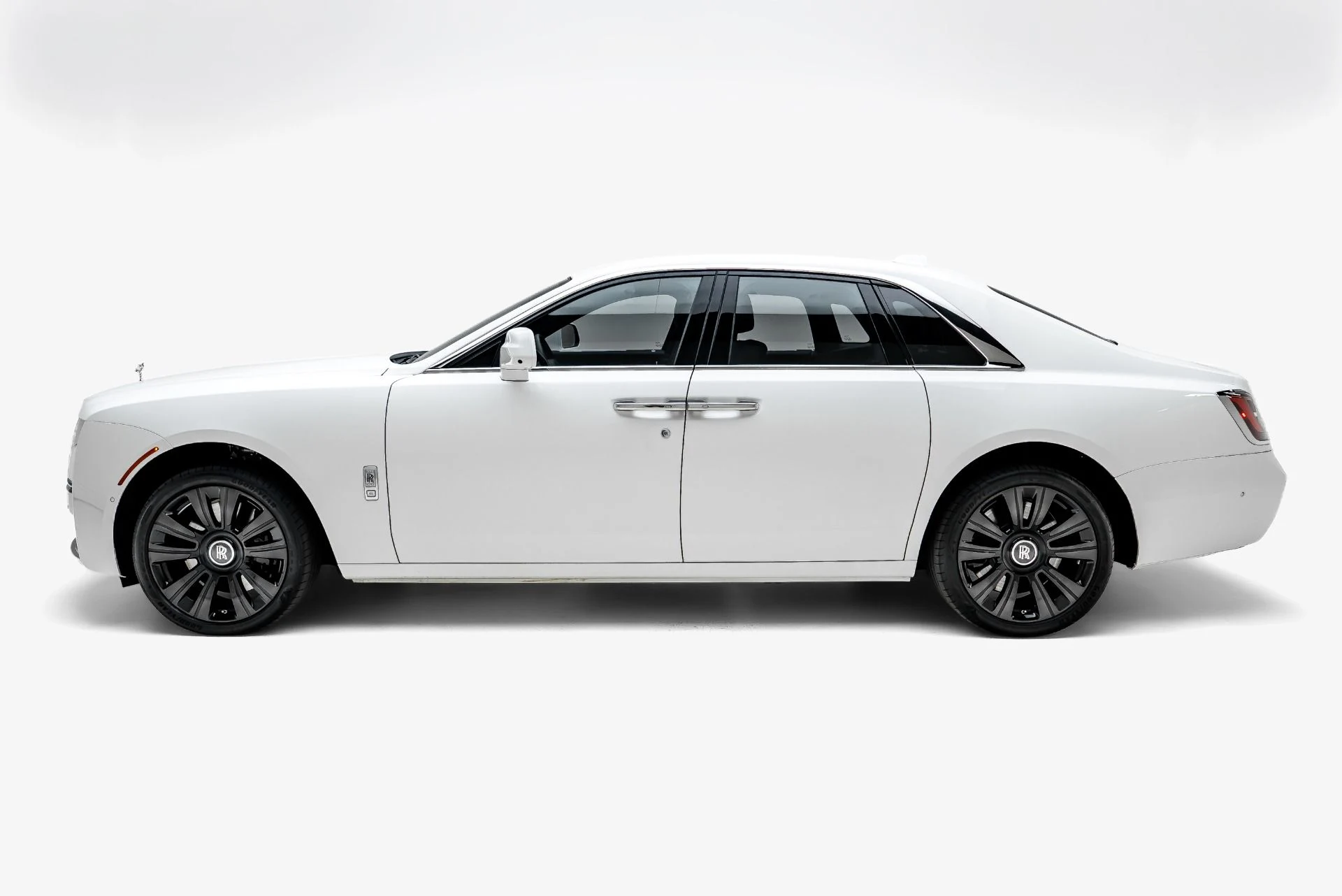 mph002_3192454159_Used_2022_Rolls_Royce_Ghost_1784162743_16c6330837