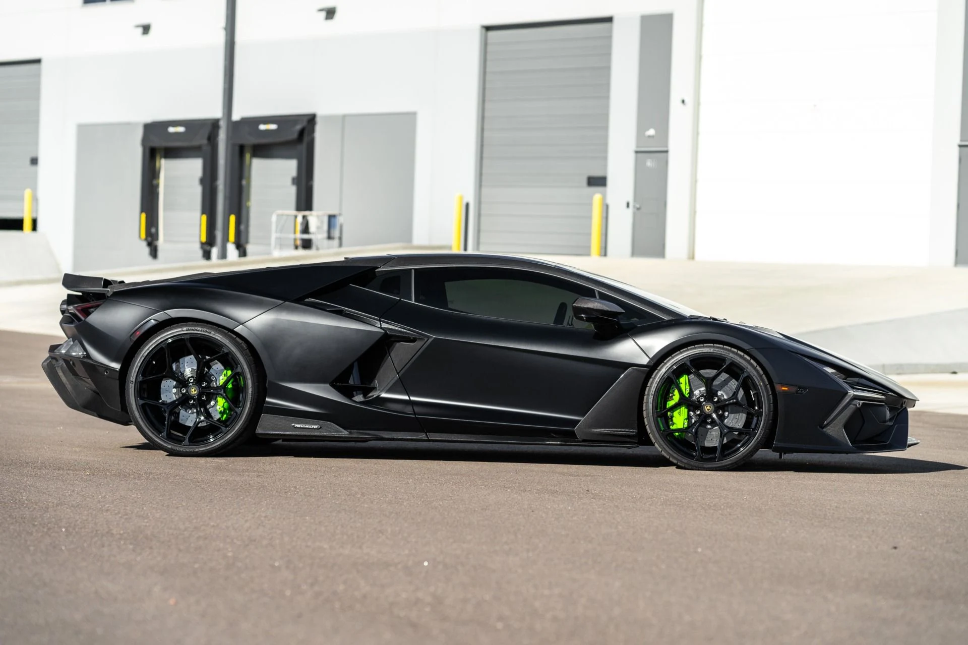 mph002_3193801207_Used_2025_Lamborghini_Revuelto_1791313558_617d4b1d67