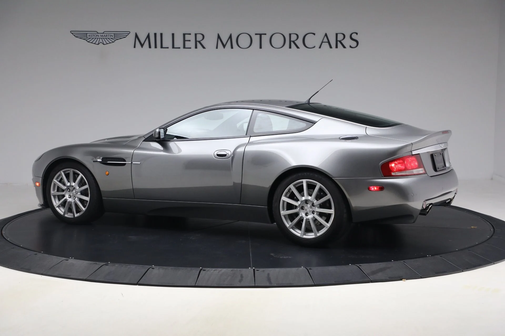 mph002_3196726688_Used_2006_Aston_Martin_V12_Vanquish_S_1792851936_44a4e8635a