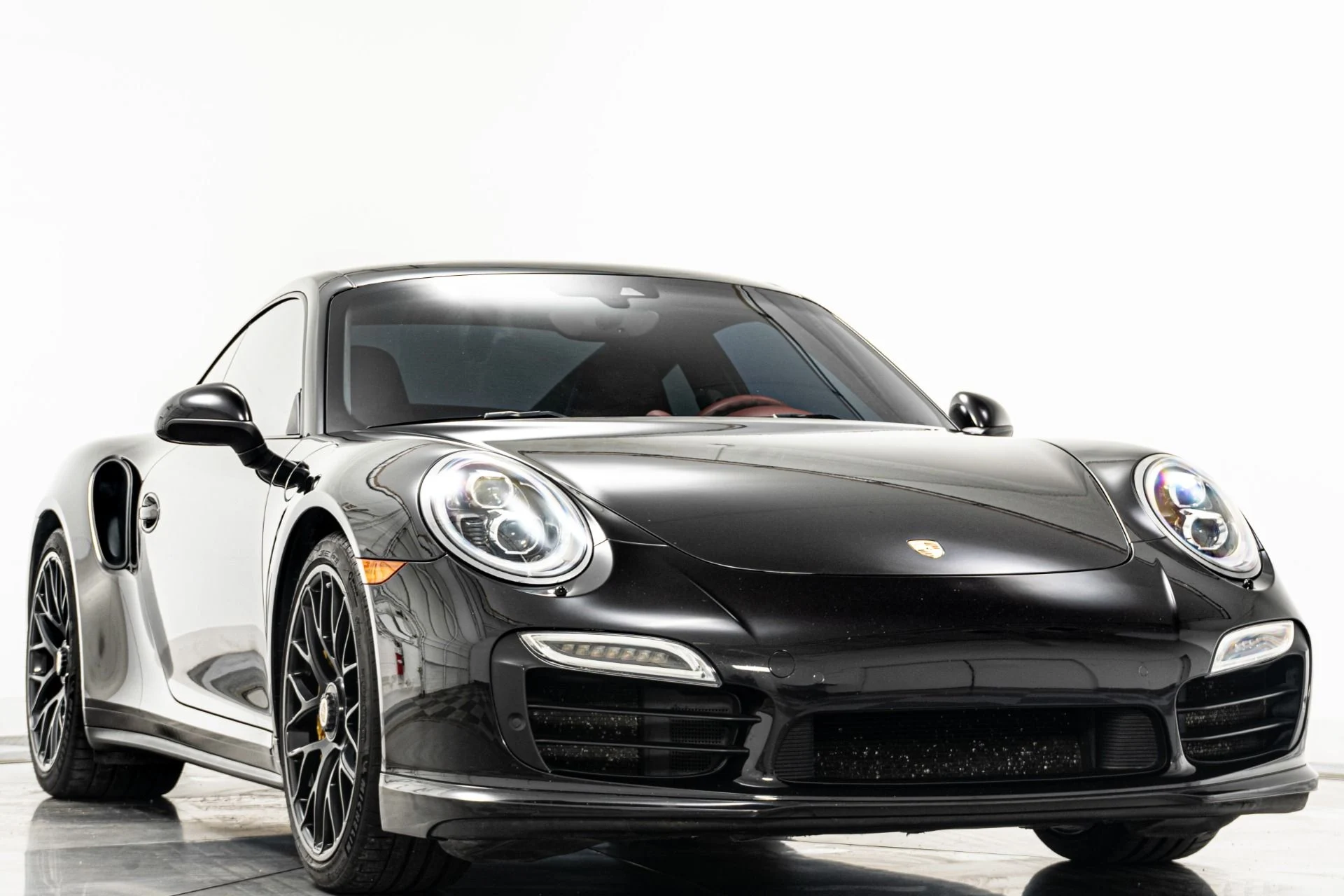 mph002_3222106901_Used_2014_Porsche_911_Turbo_S_560_Horsepower_Natural_Leather_Heated_and_Ventilated_Seats_1776369392_7a16236cf7