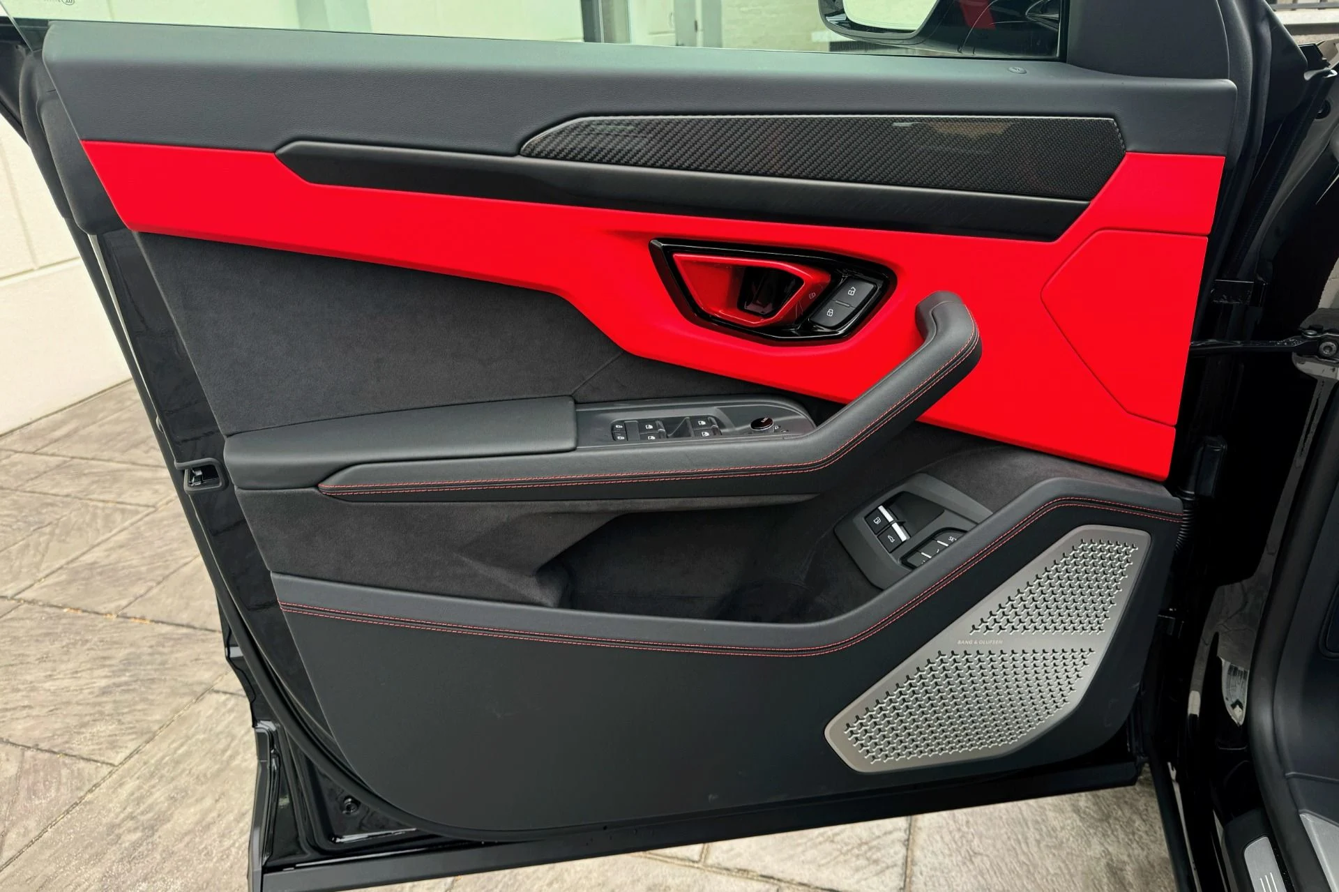 mph002_3224393819_Used_2025_Lamborghini_Urus_SE_1744358417_8467c7245a