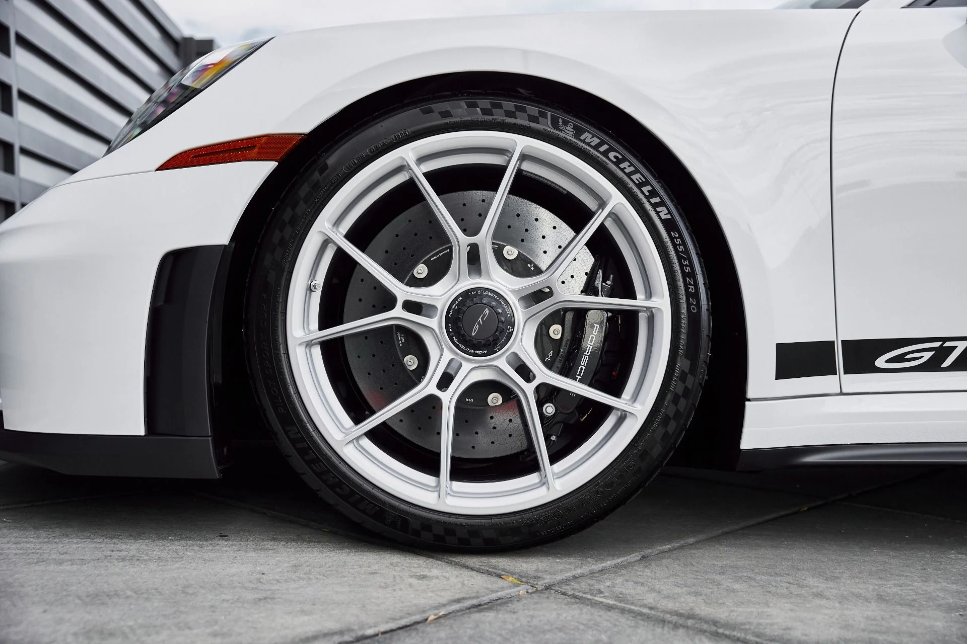 mph002_3225095132_Used_2025_Porsche_911_GT_3_1766797570_edf782afdc