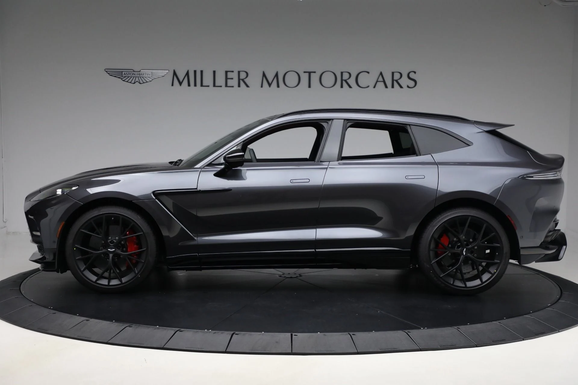 mph002_3226967775_New_2025_Aston_Martin_DBX_707_d4e4b50852