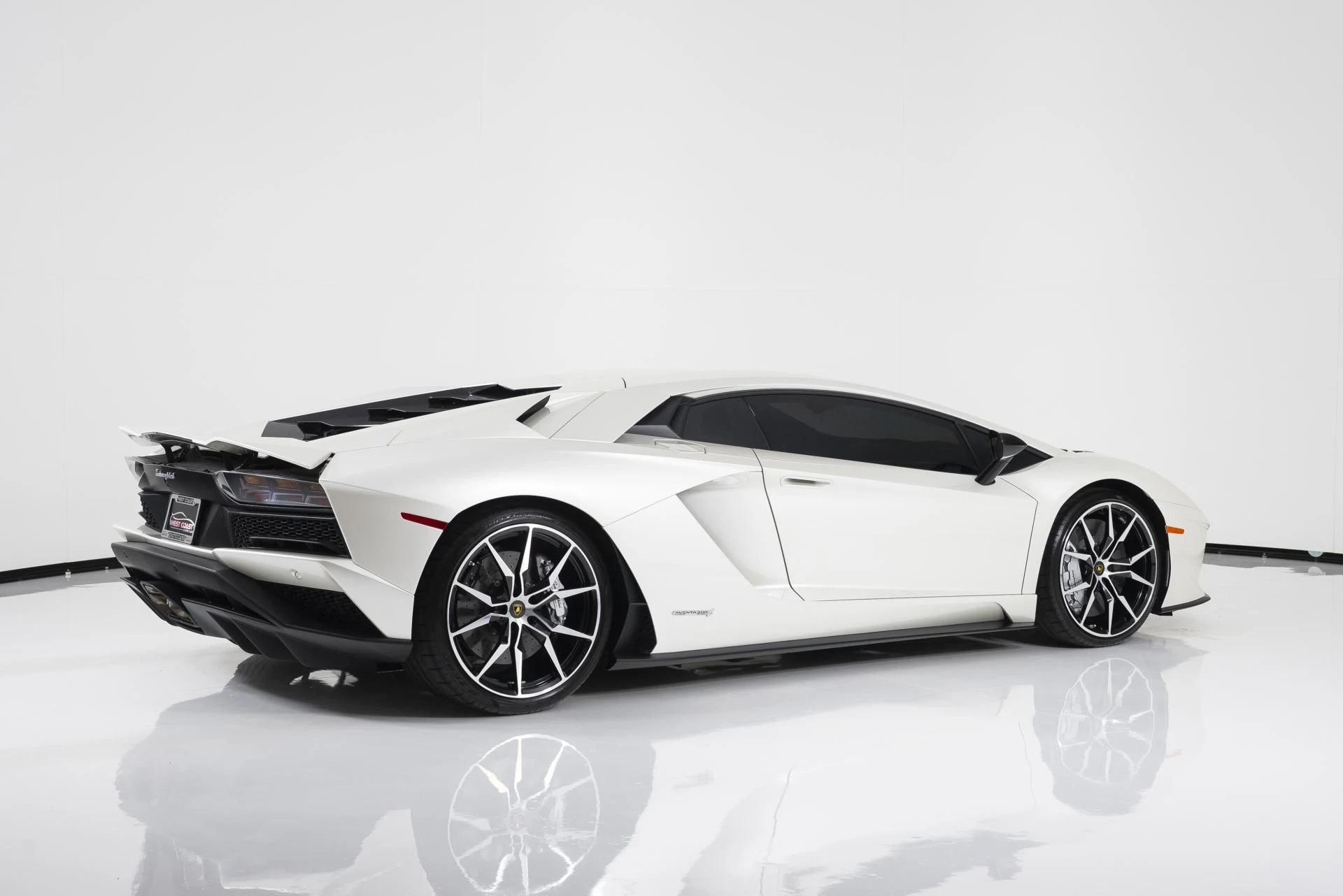mph002_3231787955_Used_2018_Lamborghini_Aventador_LP_740_4_S_1752175680_662b0758cc