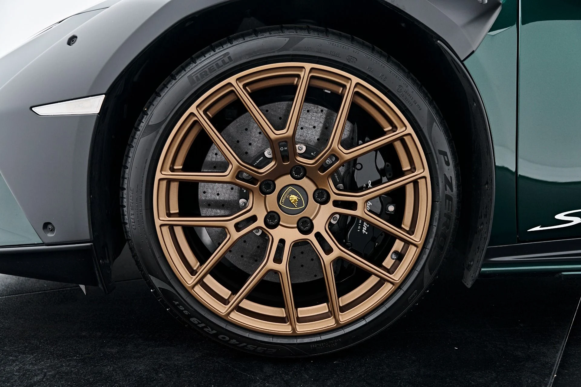 mph002_3243338749_Used_2024_Lamborghini_Huracan_Sterrato_Base_1790364955_34ceb2102d
