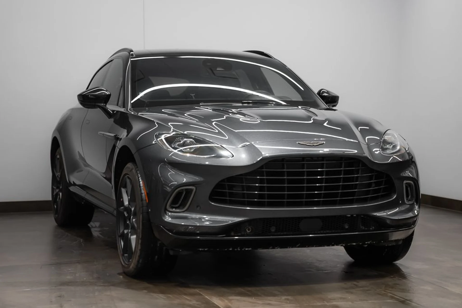 mph002_3251550621_aston_martin_dbx_2021_jpg_v_1772496881_739350dea0