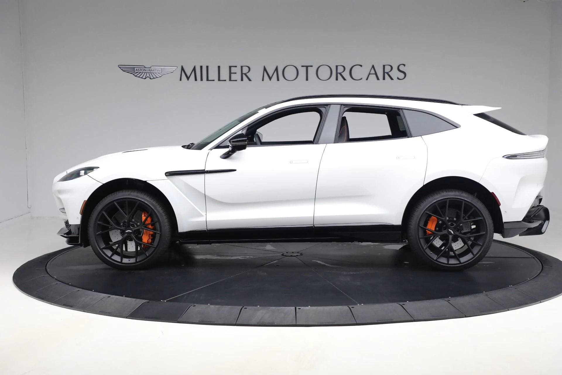 mph002_3256101366_New_2025_Aston_Martin_DBX_707_707_b438dfe1e5