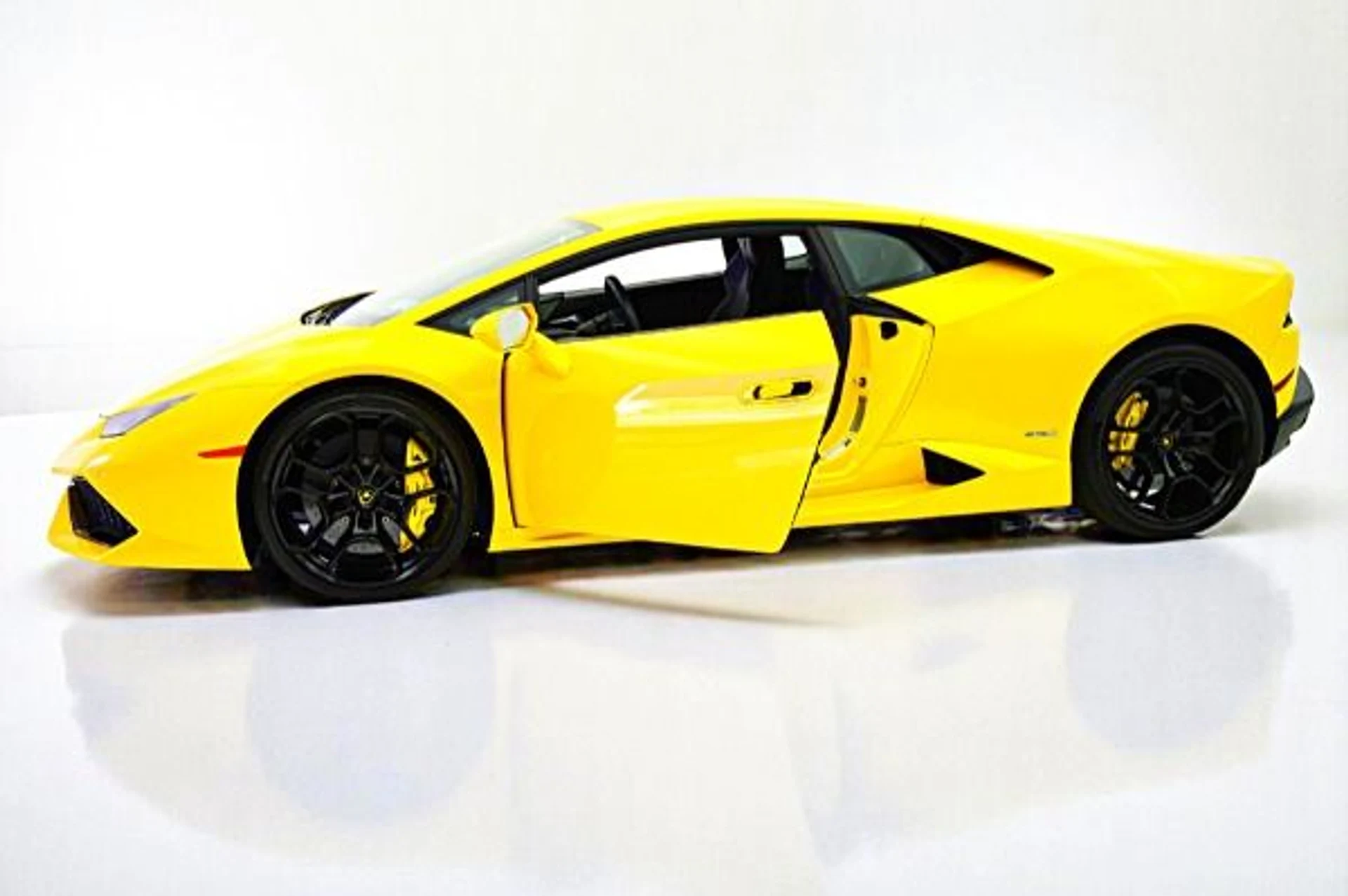 mph002_3264058504_Used_2015_Lamborghini_Huracan_LP_6104_f6e89a13e7