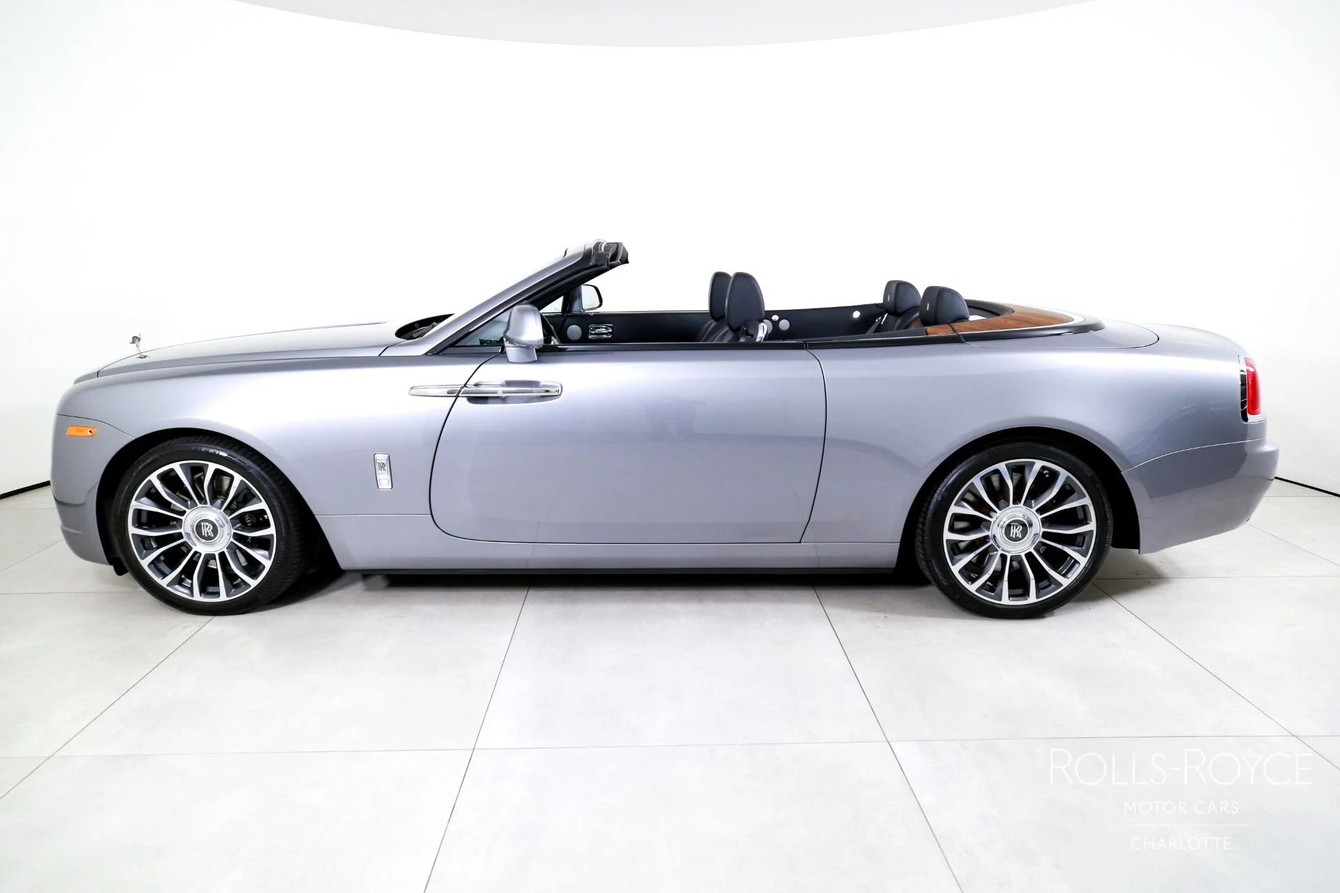 mph002_3270788936_Used_2018_Rolls_Royce_Dawn_1789143044_330d780132