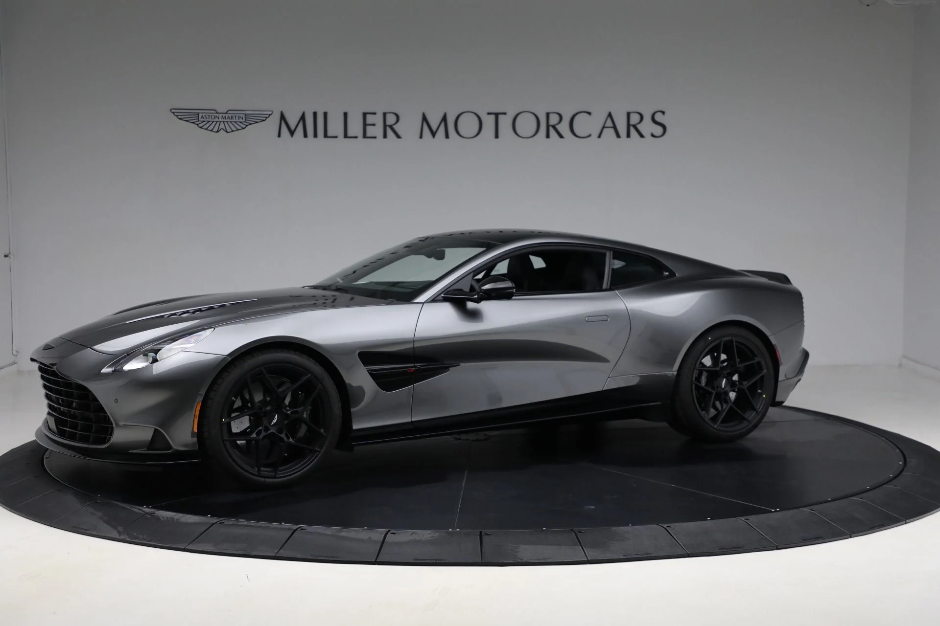 mph002_3274729166_New_2025_Aston_Martin_Vanquish_96d4f8401b