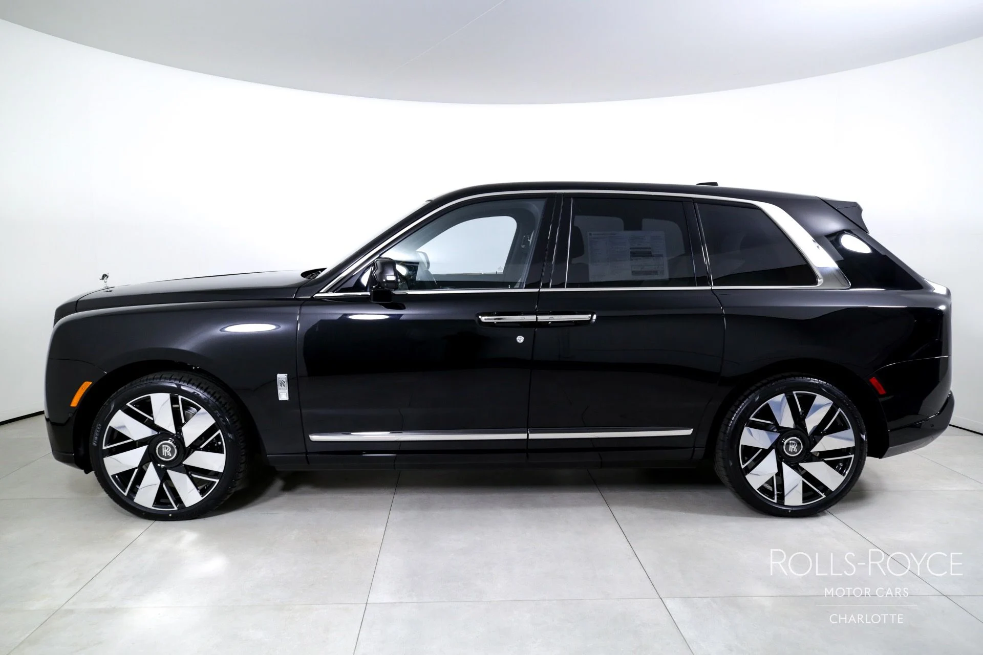 mph002_3285054245_Used_2025_Rolls_Royce_Cullinan_1746196138_178f446bb5