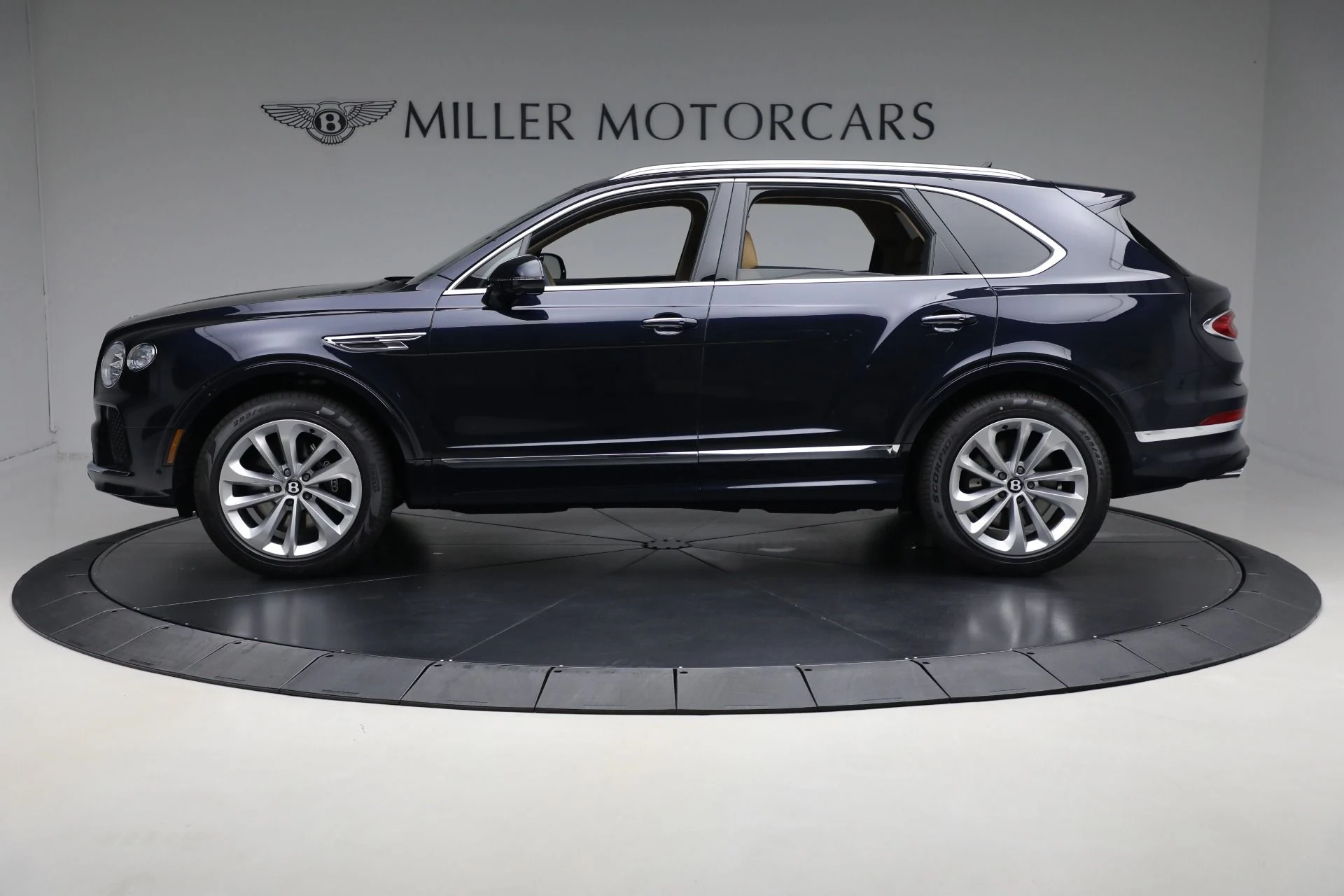 mph002_3287206594_New_2025_Bentley_Bentayga_V8_bd403cfeac
