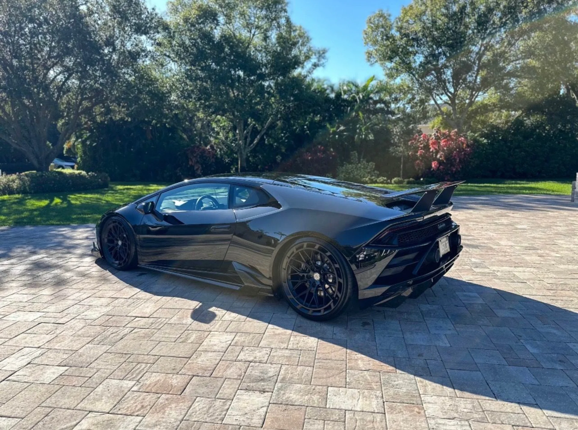 mph002_329904082_Used_2021_Lamborghini_Huracan_EVO_1764798641_53afd5302e