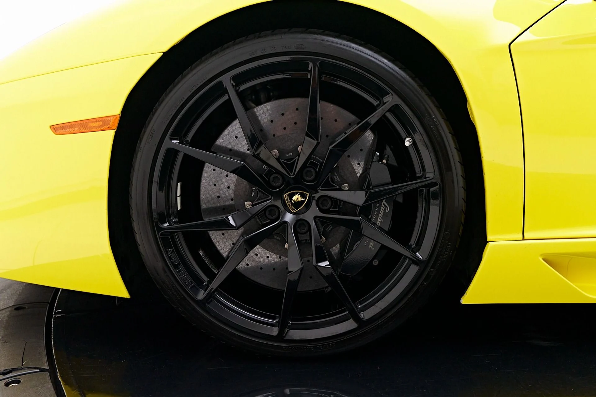 mph002_3301356633_Used_2016_Lamborghini_Aventador_LP_700_4_1741658812_ff054ff81f
