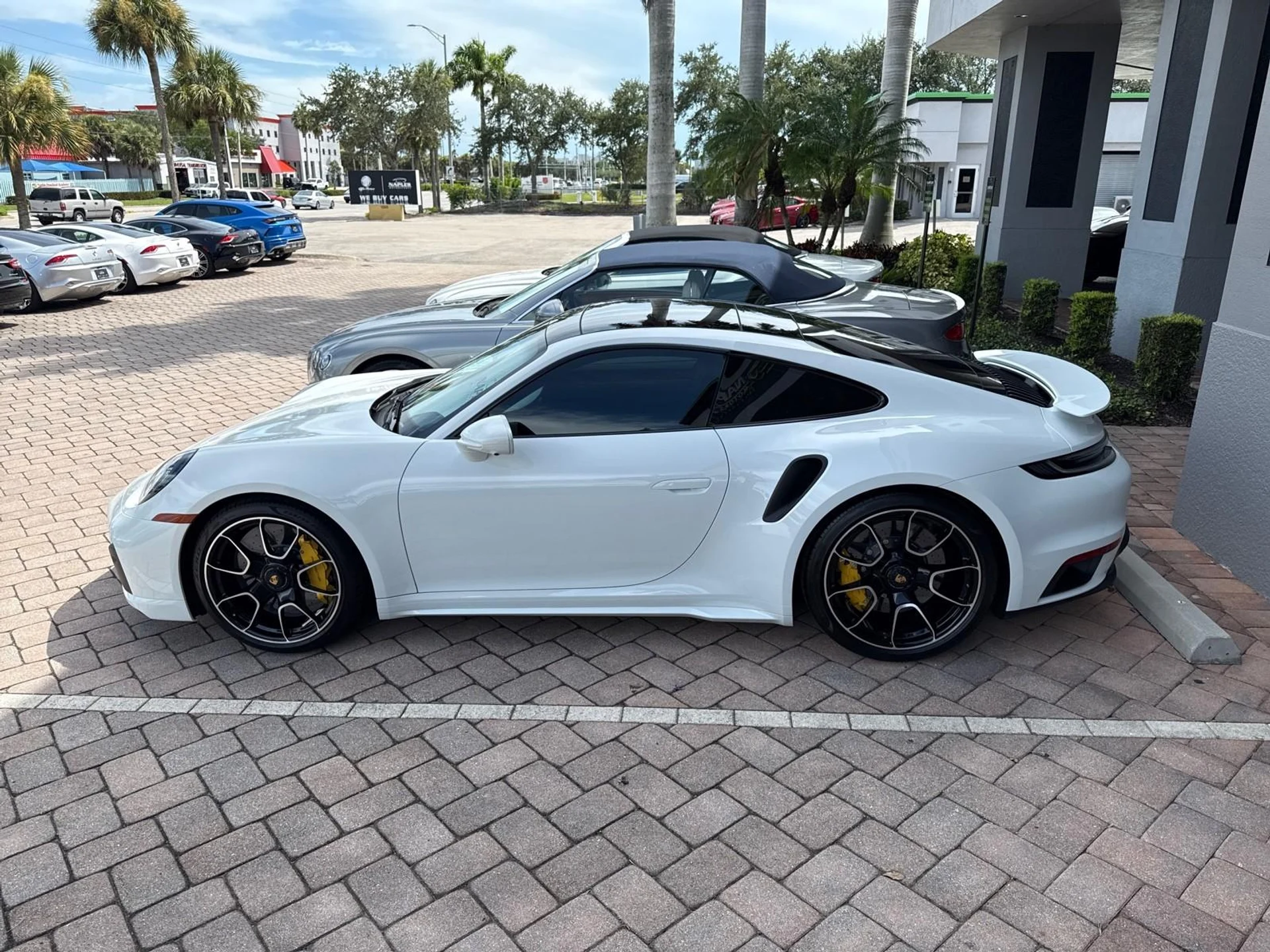 mph002_3306165503_Used_2023_Porsche_911_Turbo_1756843669_16d7183780
