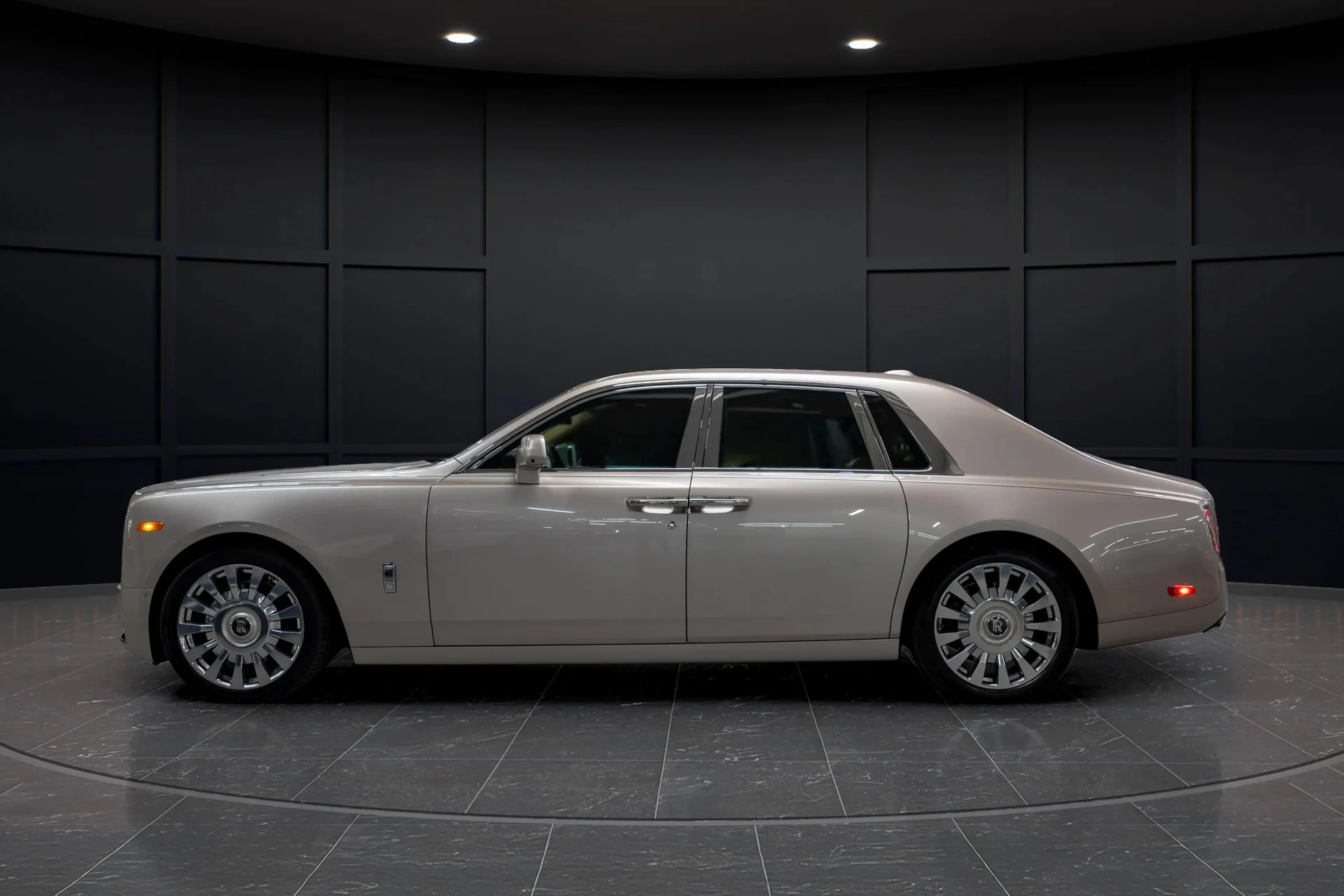 mph002_3307735088_64cc50bf_acaa_4133_86cb_094a0071c204_201920_Rolls_Royce20_Phantom2028_SCA_687_S59_KU_10466929_5_3a7c2606ed