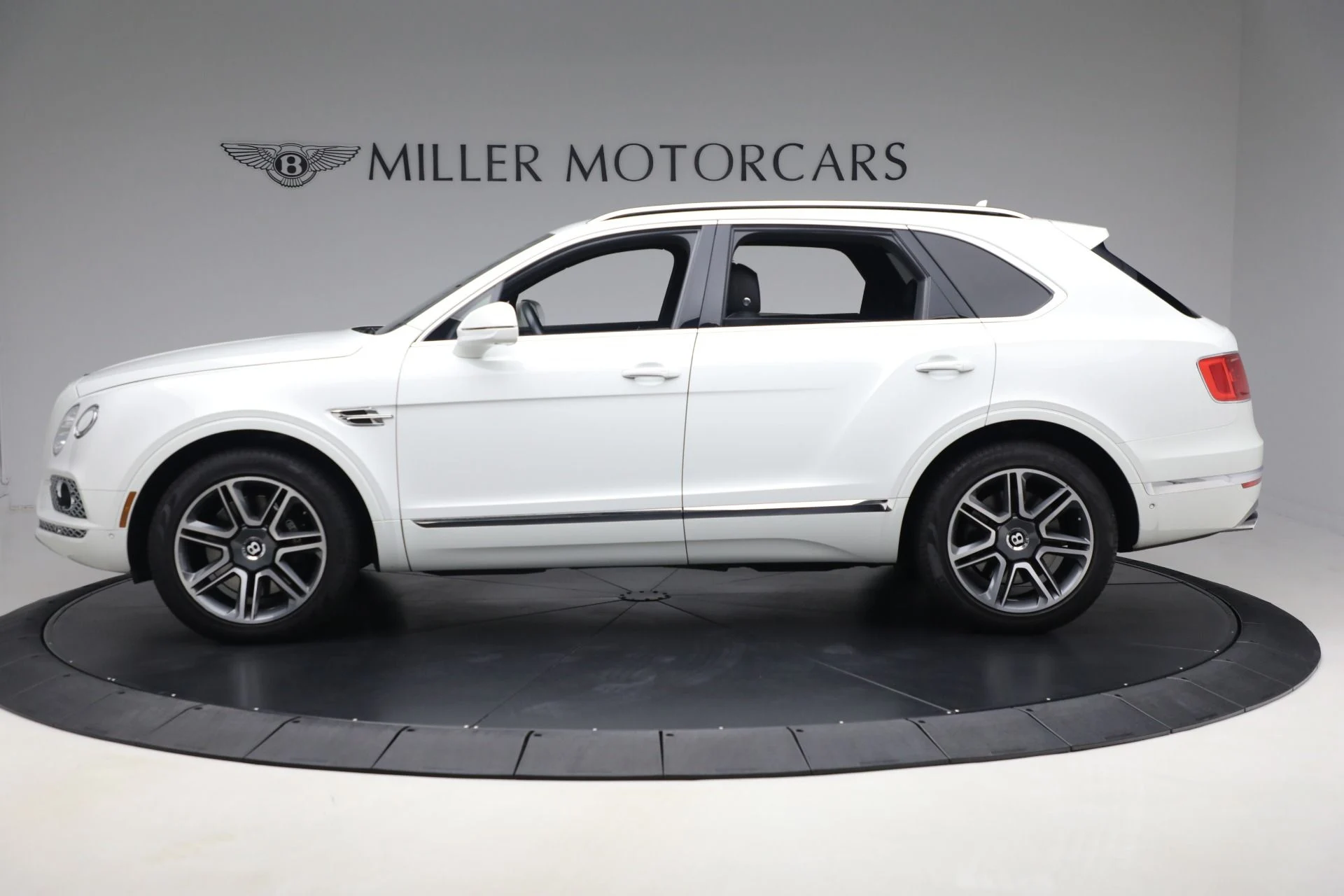 mph002_3312040420_Used_2018_Bentley_Bentayga_Activity_Edition_5f93cfa36e
