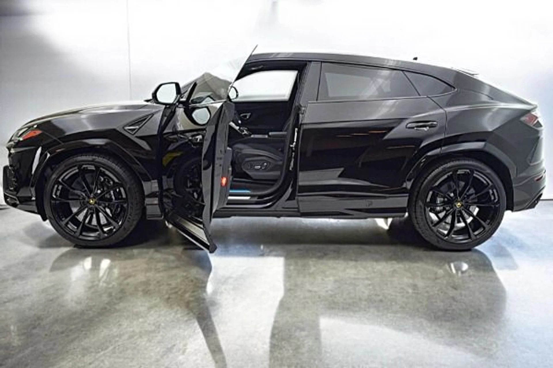 mph002_3314966921_Used_2021_Lamborghini_Urus_LEASE_OPTIONS_AVAILABLE_d50e7c5ac1
