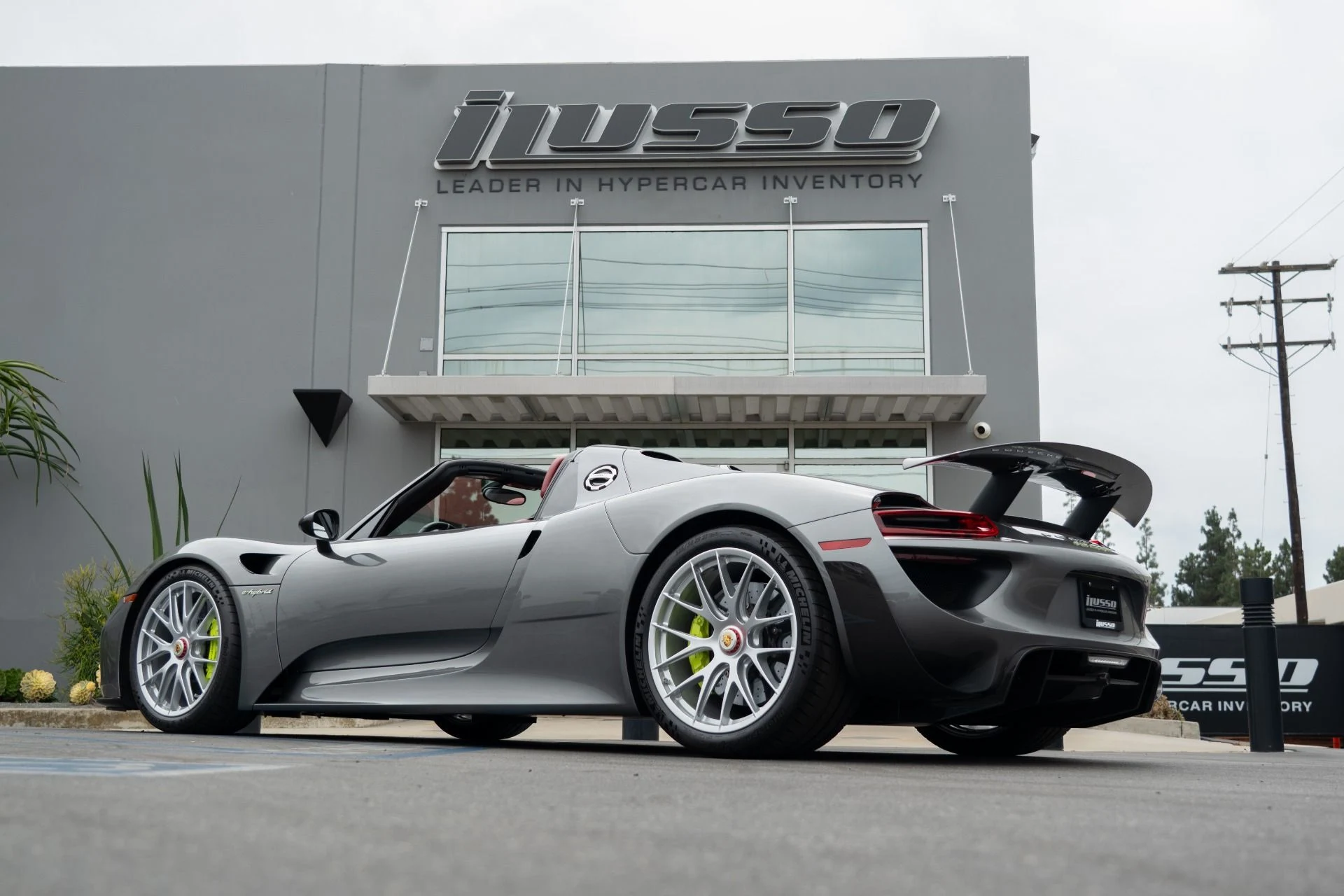 mph002_3317415845_Used_2015_Porsche_918_Spyder_1756496999_08aa1e91f5