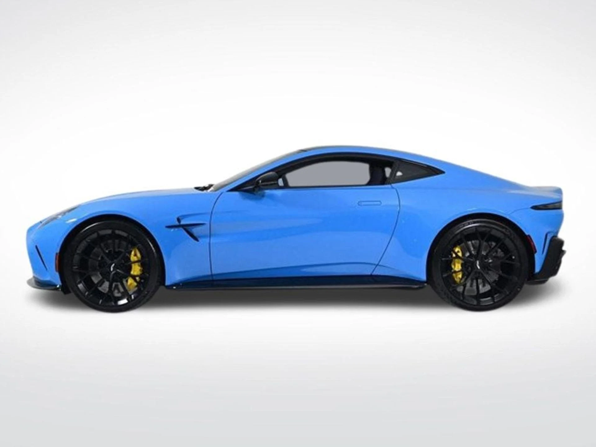 mph002_3325181175_new_2025_aston_martin_vantage_coupe_11350_22854663_2_1024_88eec67e10