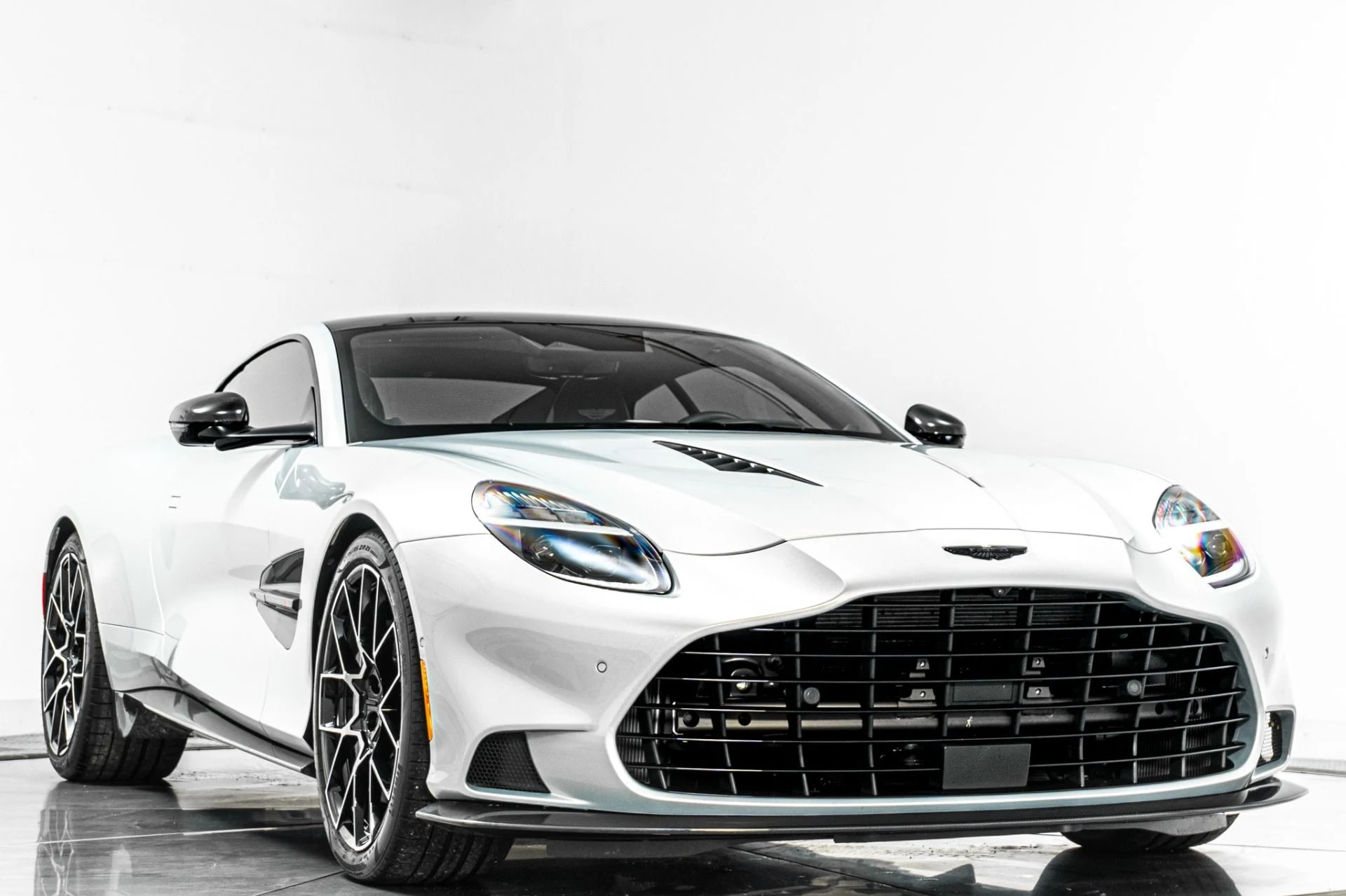 mph002_3327859940_Used_2025_Aston_Martin_Vanquish_Huge_542_K_MSRP_Low_Miles_Extensive_Carbon_Fiber_1786477789_d113e12065