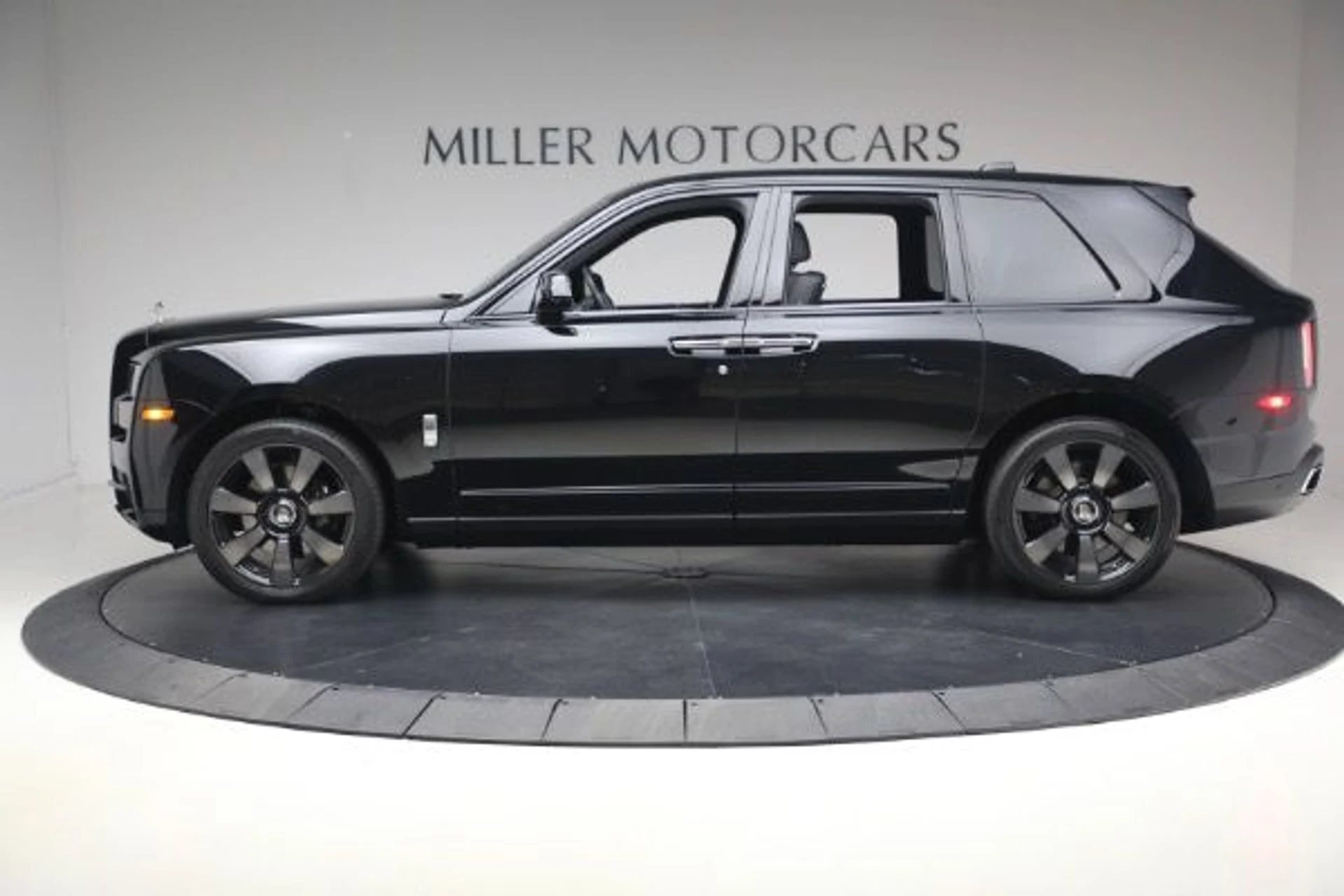 mph002_333122595_Used_2022_Rolls_Royce_Cullinan_1e8073309c