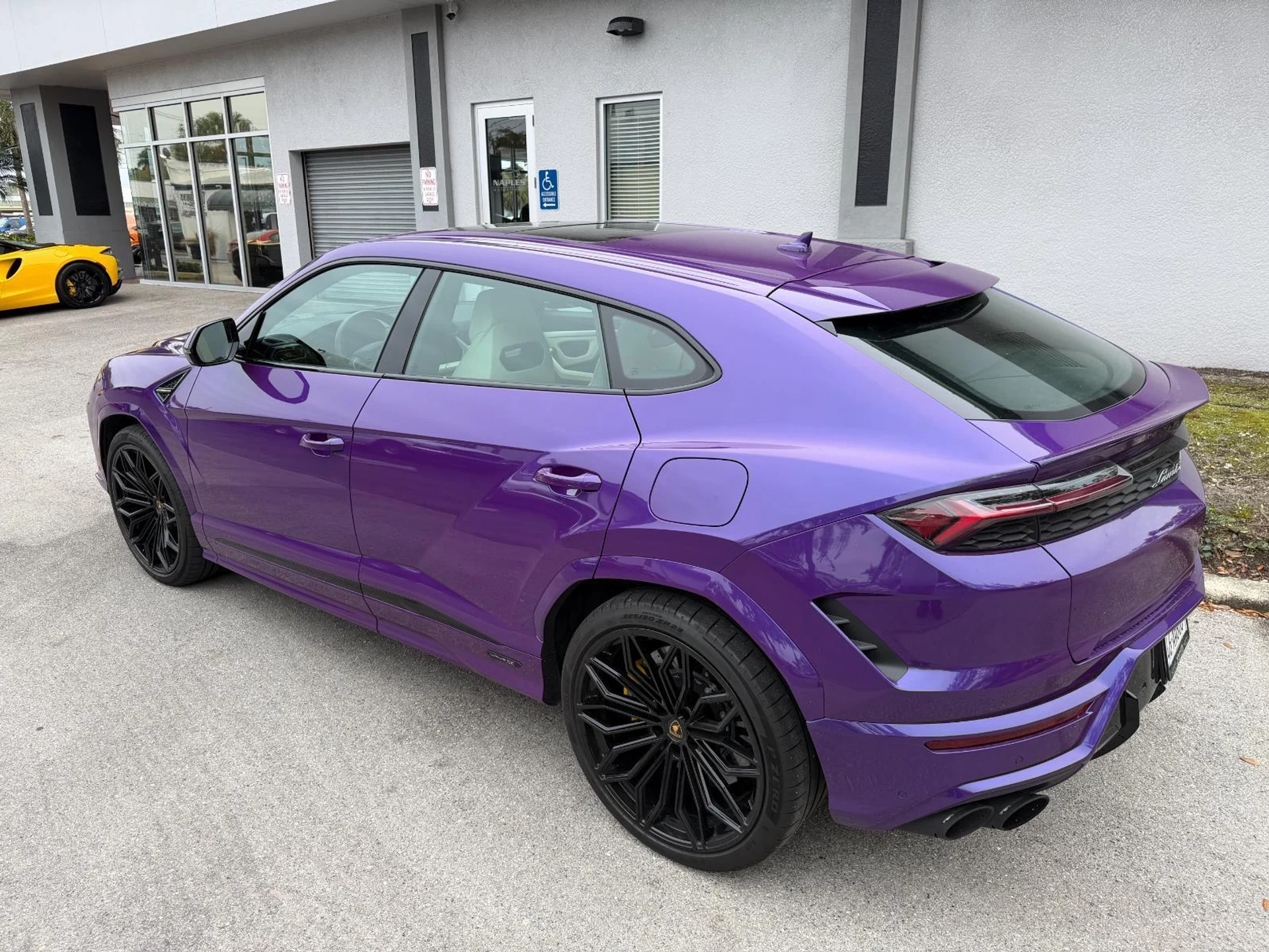 mph002_3333022886_Used_2025_Lamborghini_Urus_SE_1773781657_adfd8966e4
