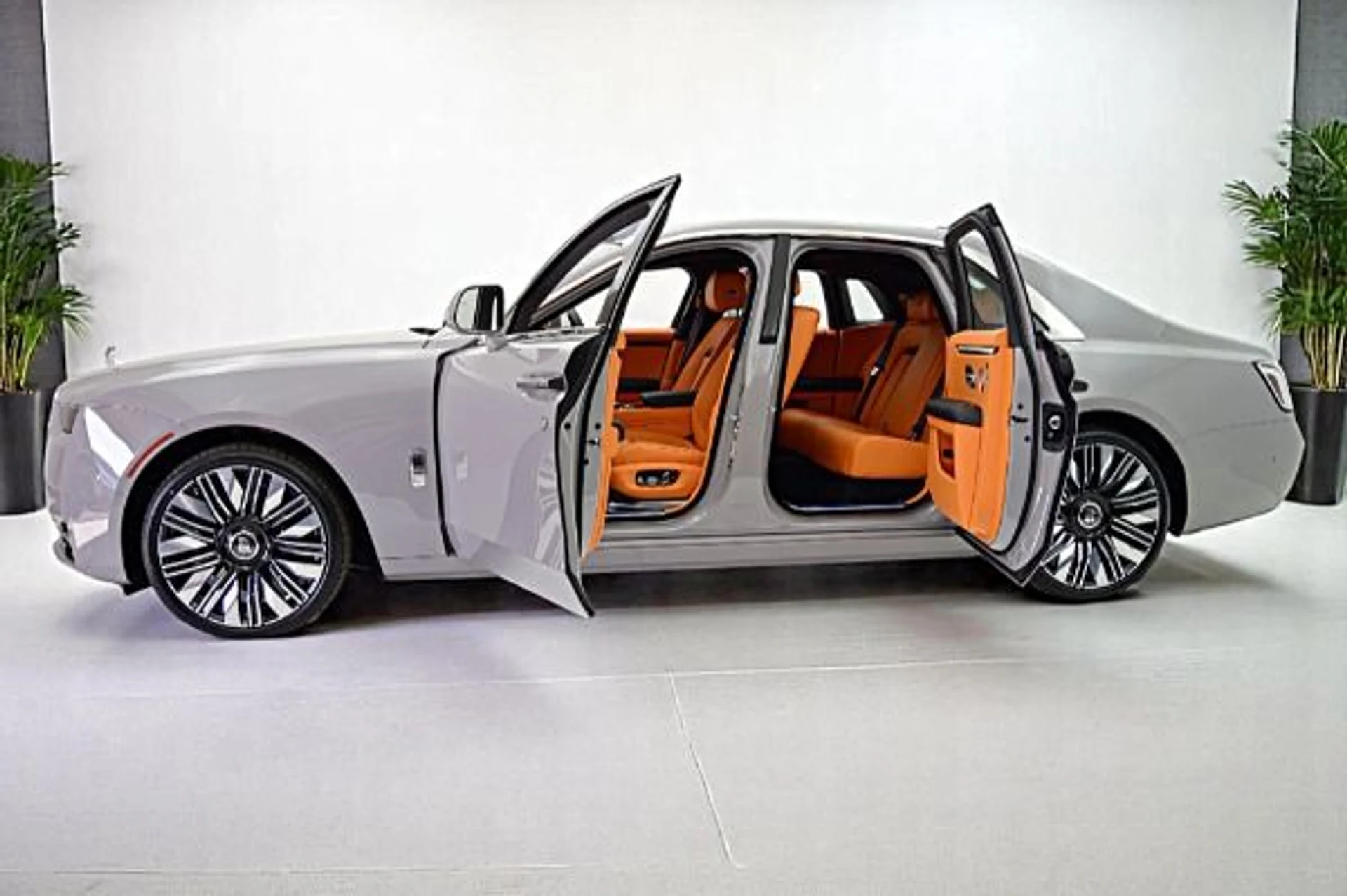 mph002_3345219222_New_2025_Rolls_Royce_Ghost_5c9ead70c3