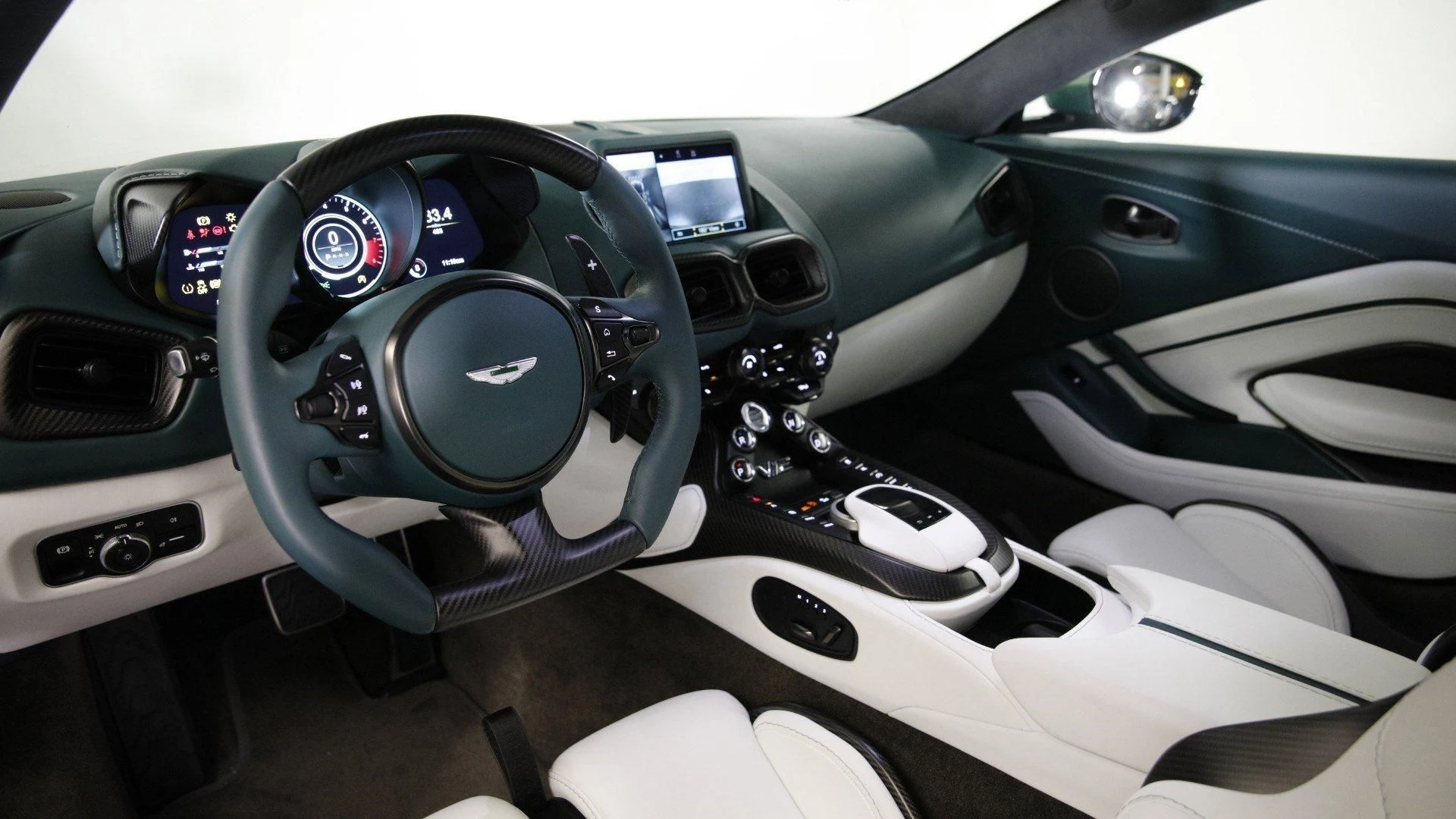 mph002_3350896492_Used_2023_Aston_Martin_Vantage_1703768582_8f86152efb