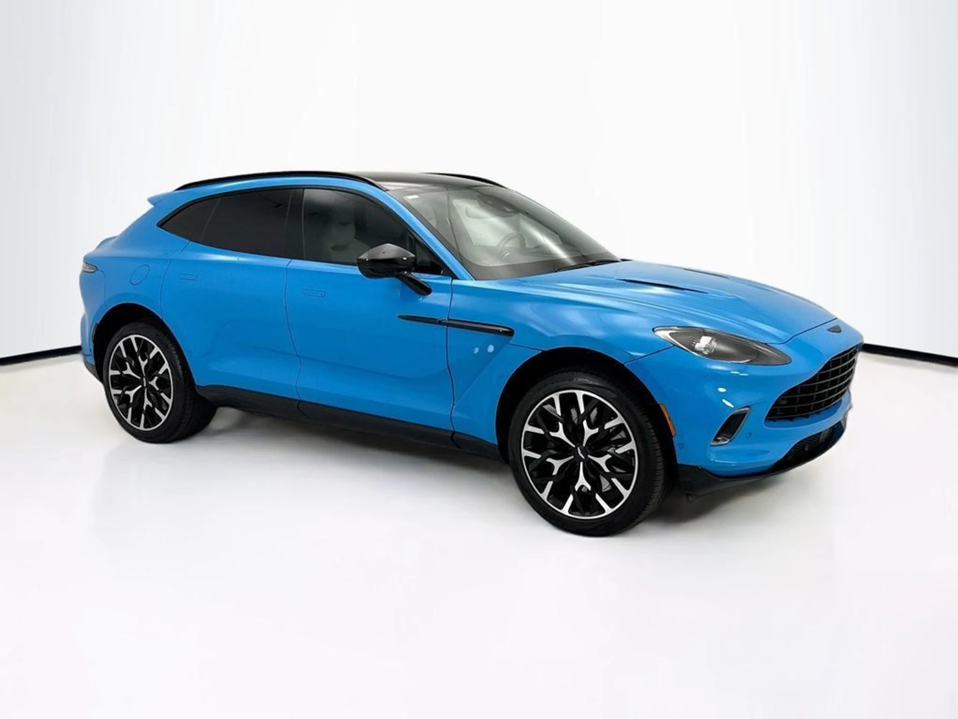 mph002_3352120782_used_2022_aston_martin_dbx_awd_8119_23003942_3_1024_b40939a8cf