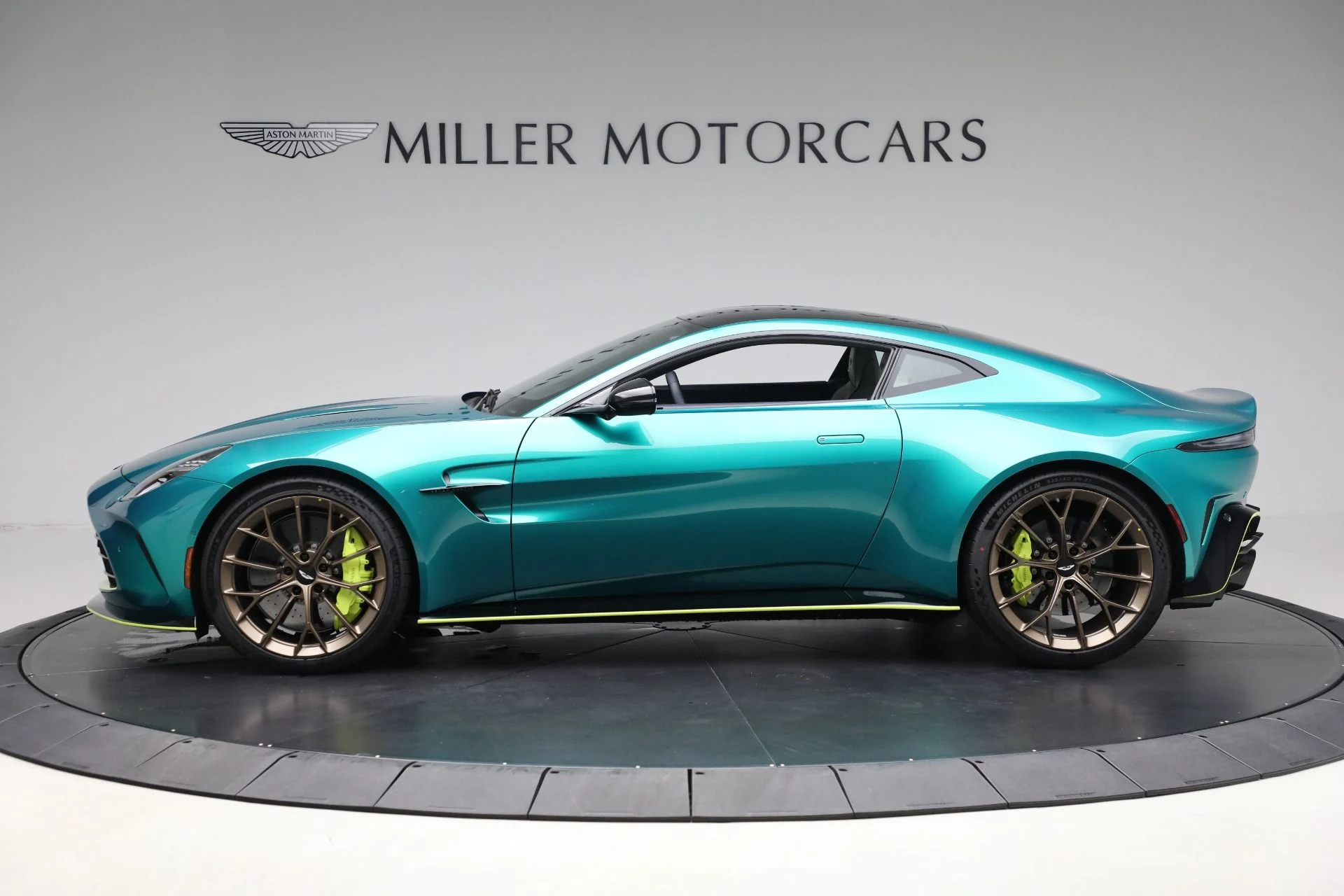 mph002_3369663983_New_2025_Aston_Martin_Vantage_1e930854cc