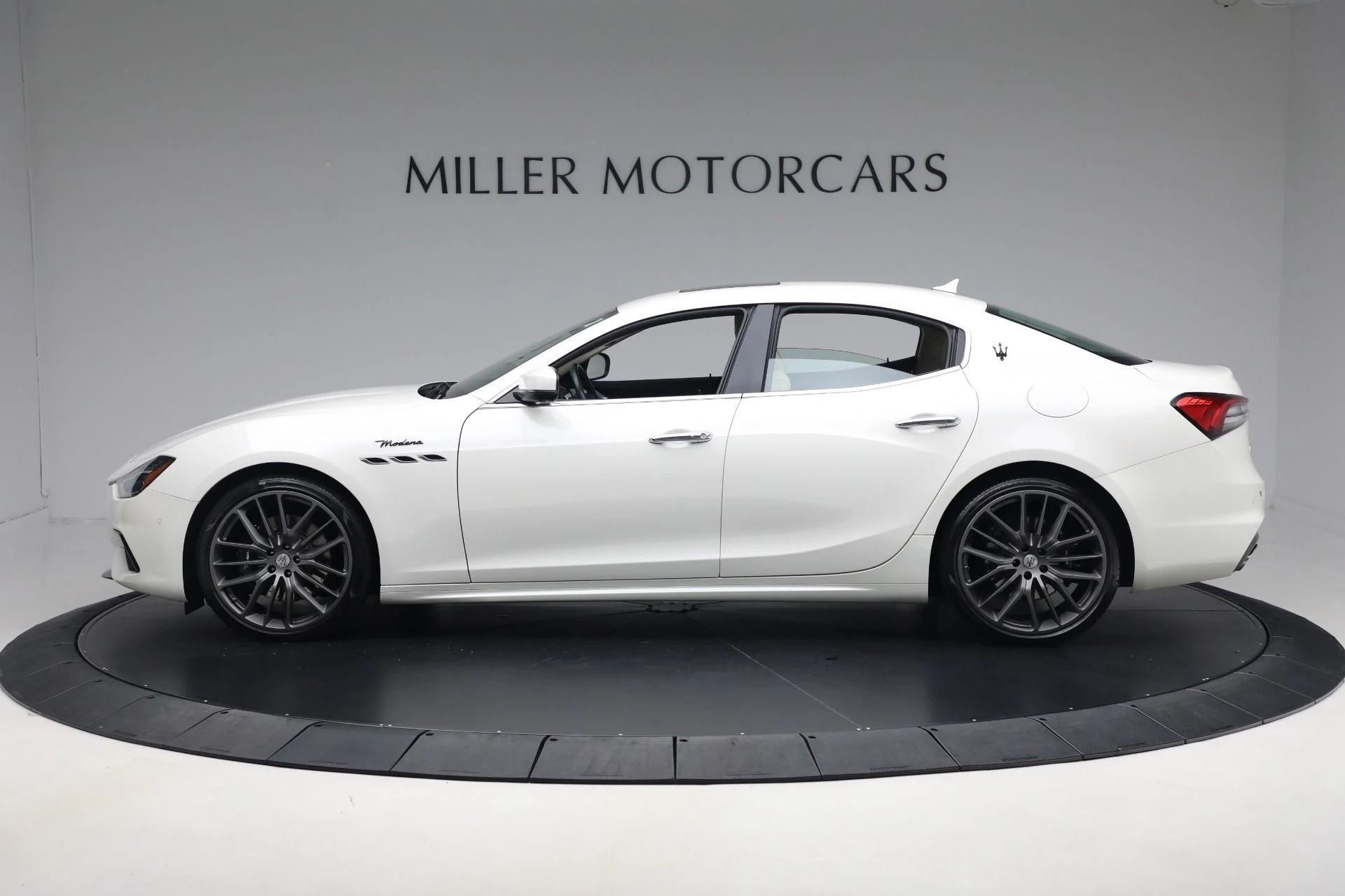 mph002_3370987300_Used_2022_Maserati_Ghibli_Modena_Q4_722e18294c