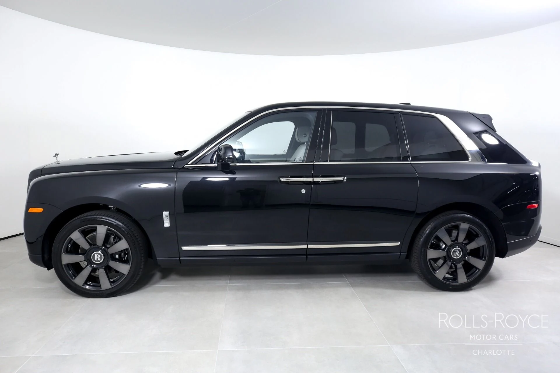 mph002_3371208304_Used_2023_Rolls_Royce_Cullinan_1694817003_b636043a8f