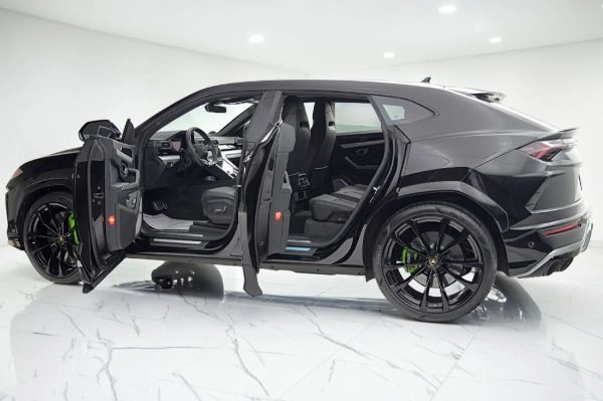 mph002_3374264519_Used_2019_Lamborghini_Urus_SELEZIONE_PRE_OWNED_CERTIFIED_32c59ca035