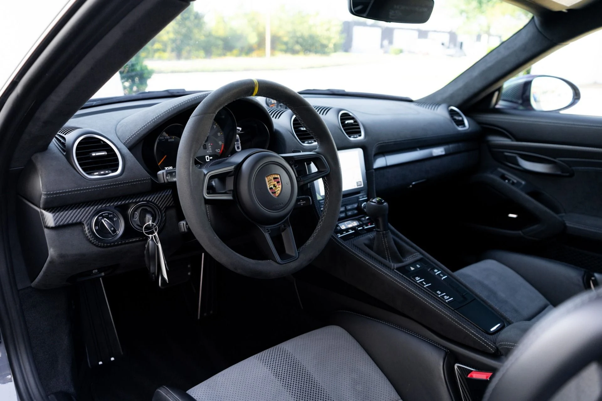 mph002_3377926695_Used_2024_Porsche_718_Cayman_GT_4_RS_Weissach_1759510962_8e8701c163