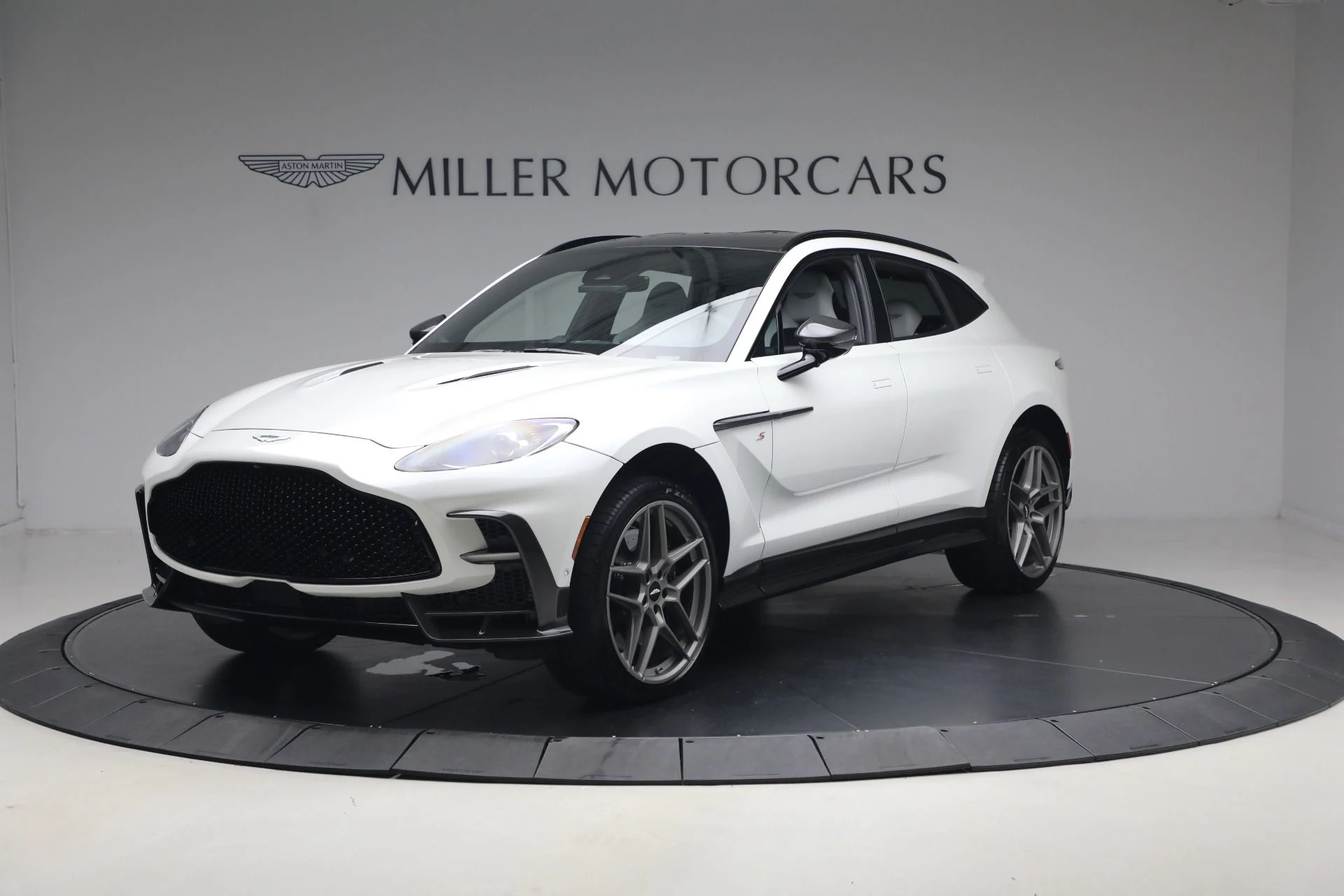 mph002_3380248982_New_2026_Aston_Martin_DBX_S_1779888036_949b6432f4