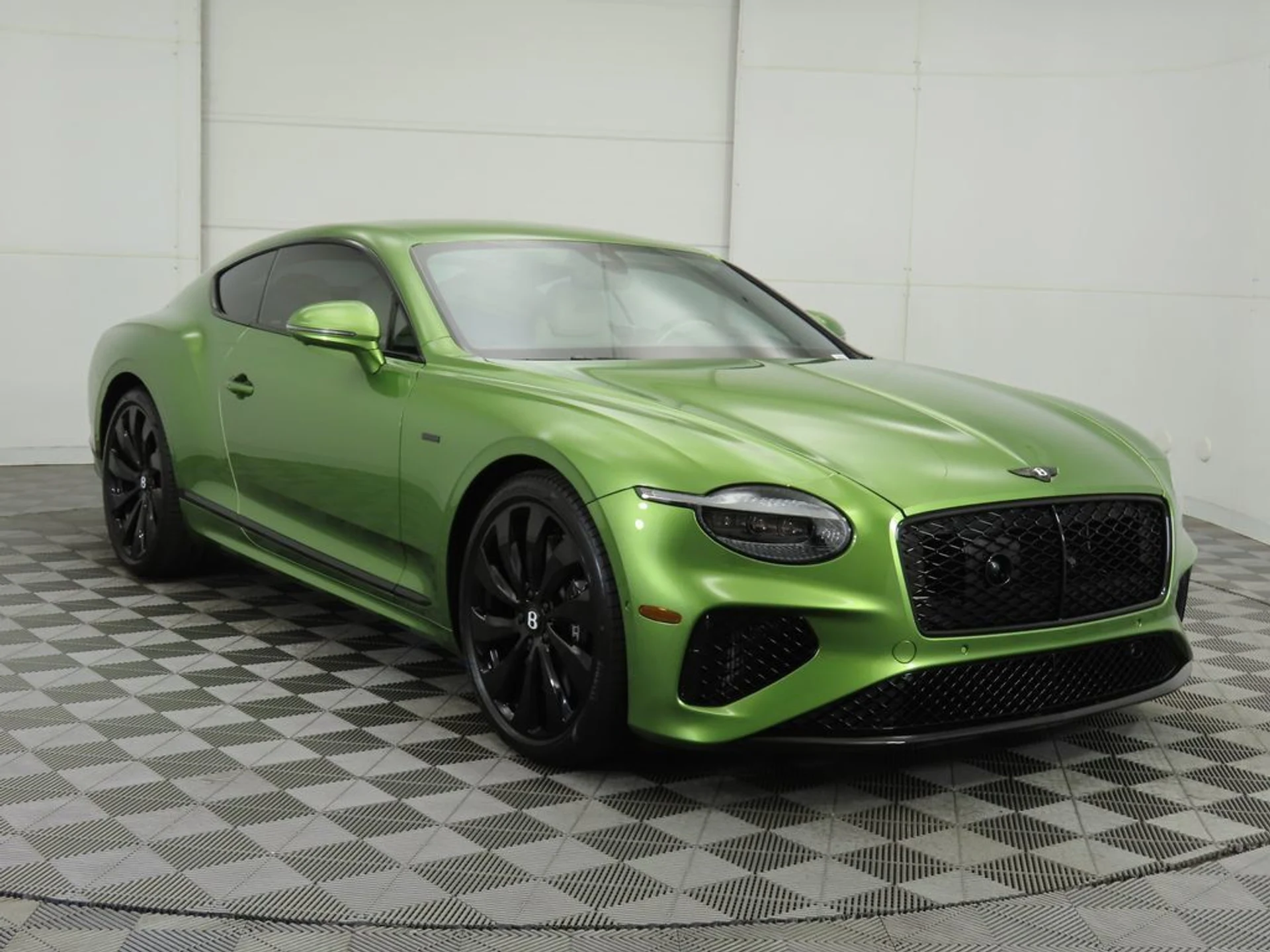 mph002_3386090031_new_2025_bentley_continental_gtblackeditioncoupe_8119_22910192_3_1024_b56339cfce