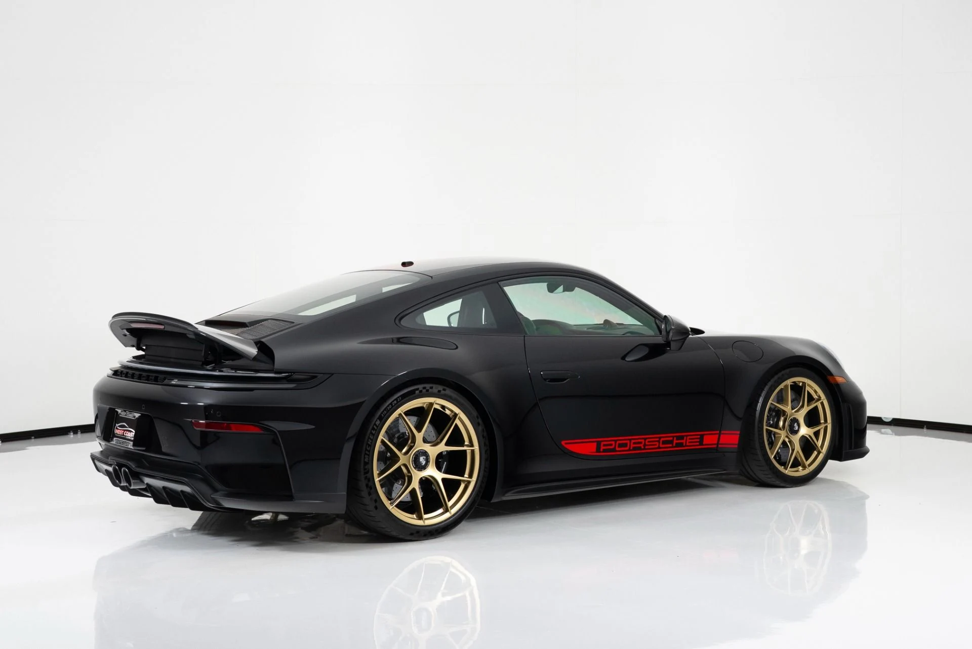 mph002_3386902468_Used_2025_Porsche_911_GT_3_Touring_1756254225_ef34fe5e77