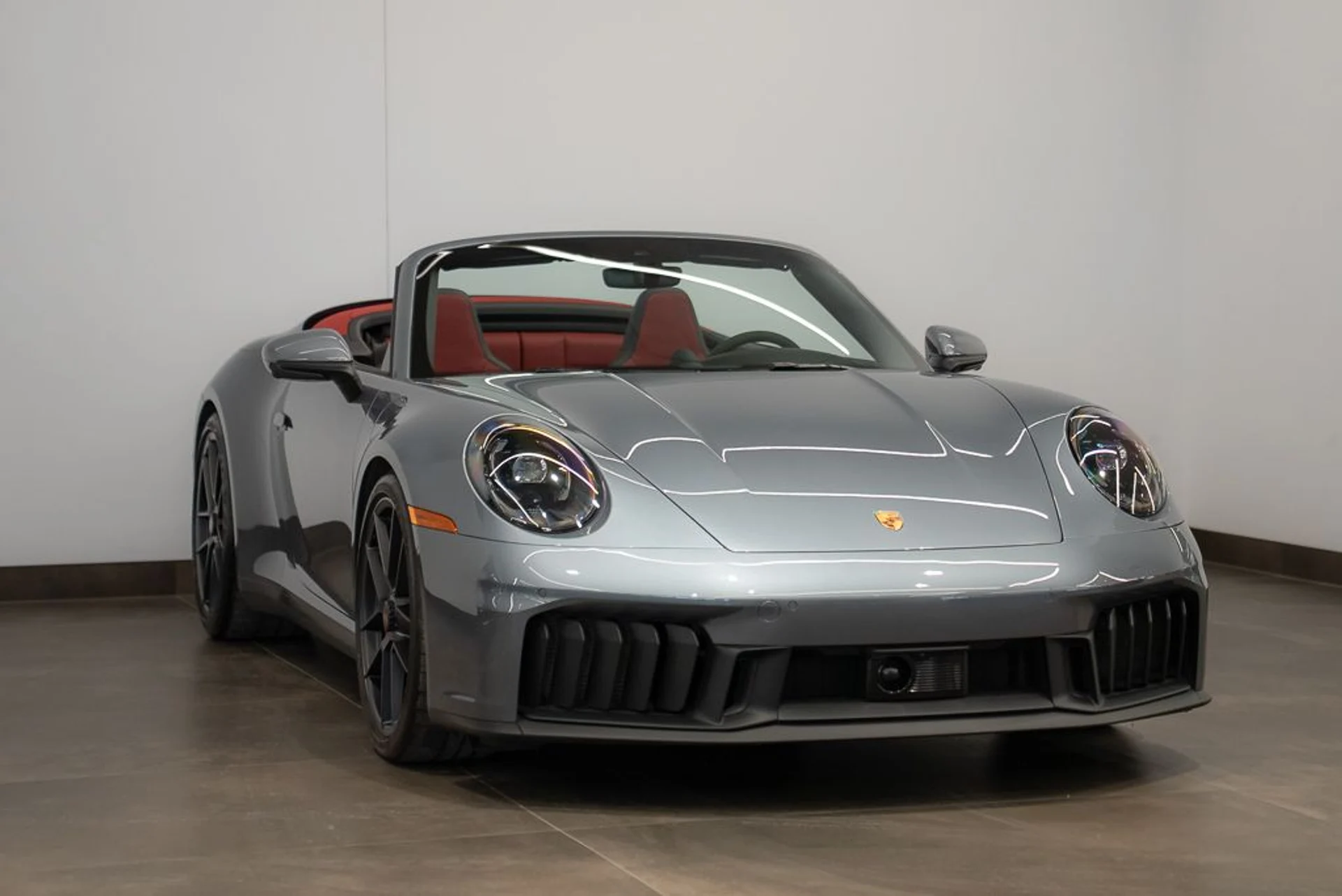 mph002_3387471309_porsche_911_2025_jpg_v_1776180195_4501ac2231