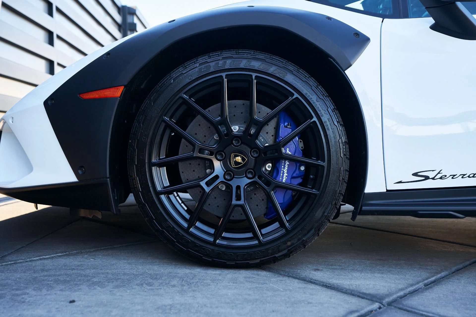 mph002_3392303040_Used_2024_Lamborghini_Huracan_Sterrato_Base_1761068380_fb0f45f831