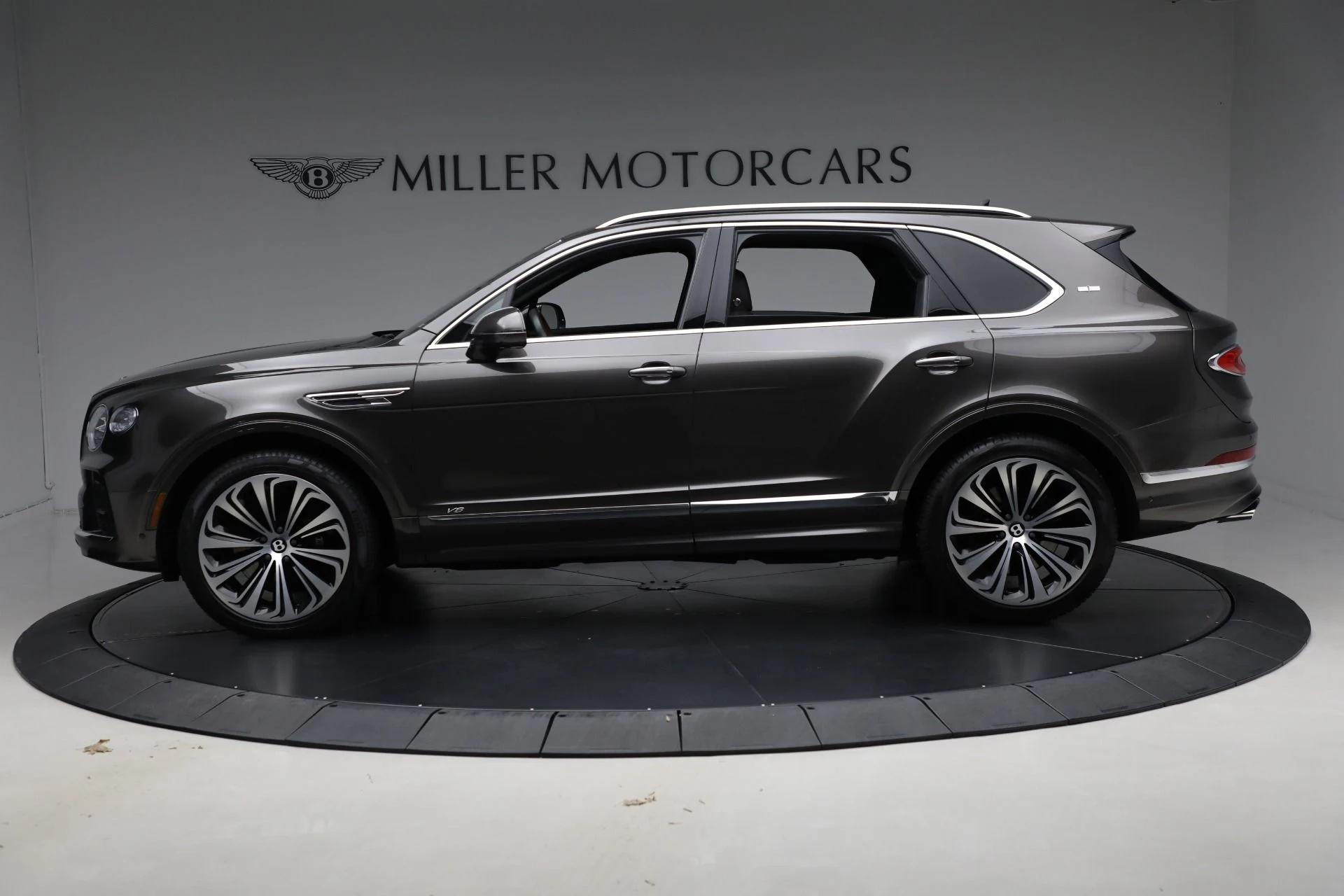 mph002_3393558546_Used_2021_Bentley_Bentayga_First_Edition_V8_1760803209_3fa81a7080