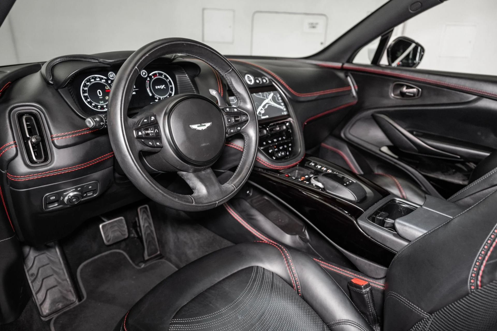 mph002_339393421_Used_2023_Aston_Martin_DBX_1759420247_03130b7b4c