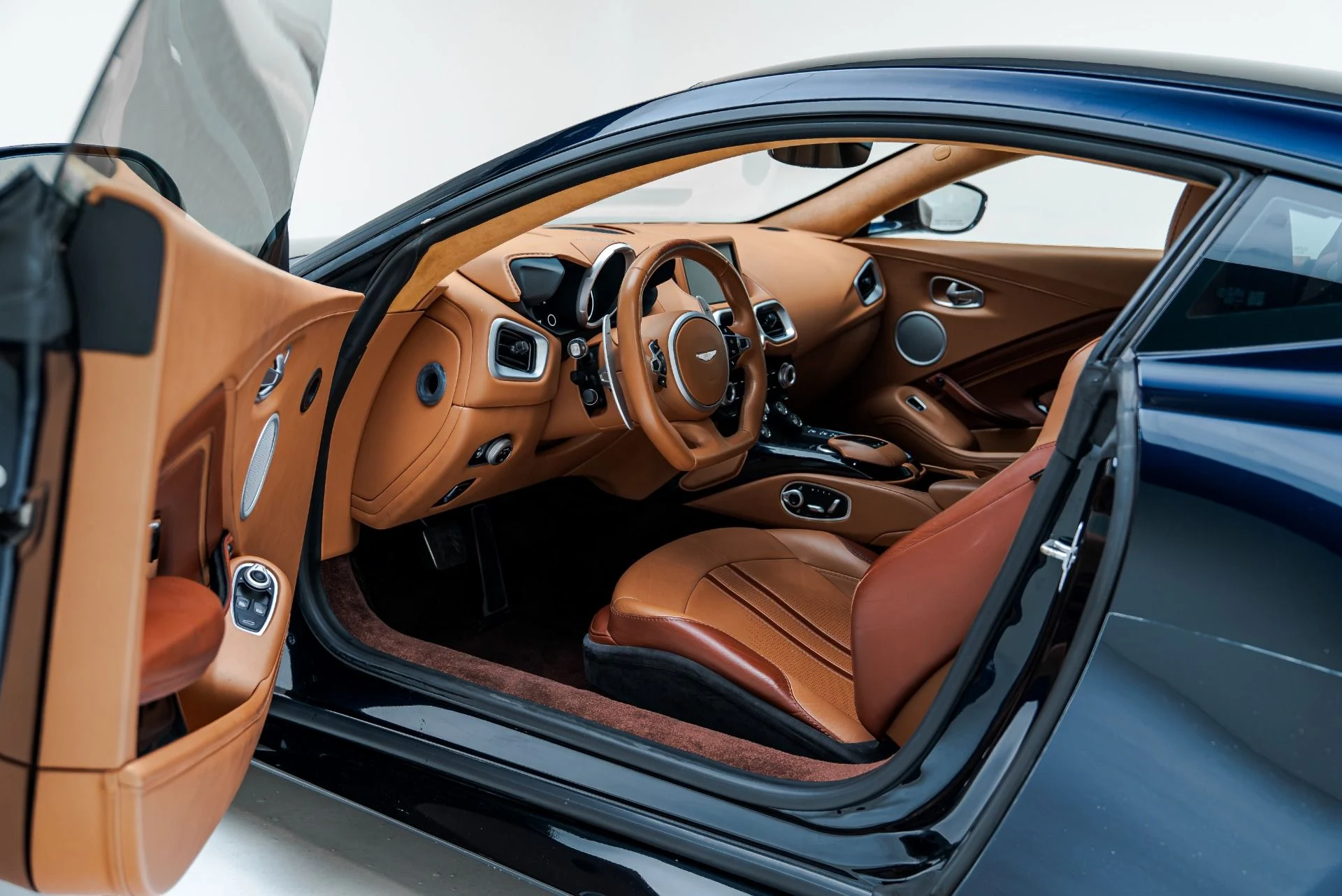 mph002_3397029417_Used_2019_Aston_Martin_Vantage_1793290890_a2f327e402