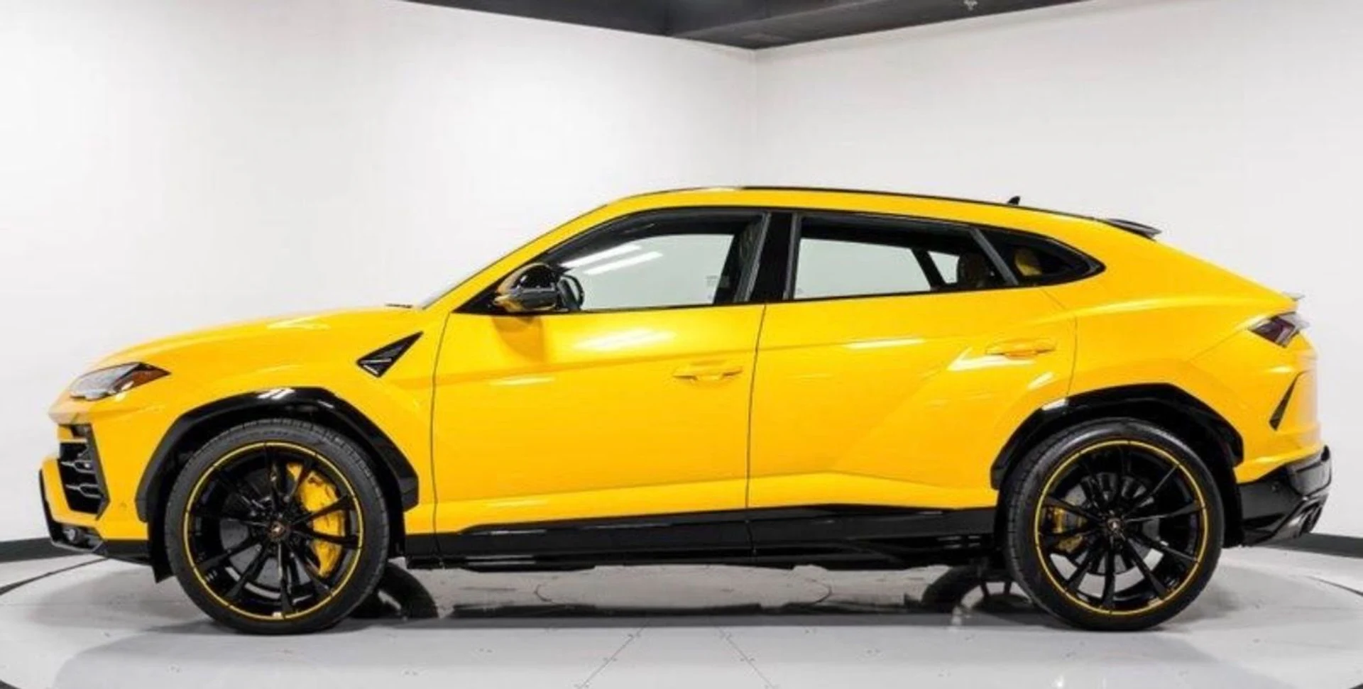 mph002_3397992656_Used_2021_Lamborghini_Urus_1769032738_258e78bdea