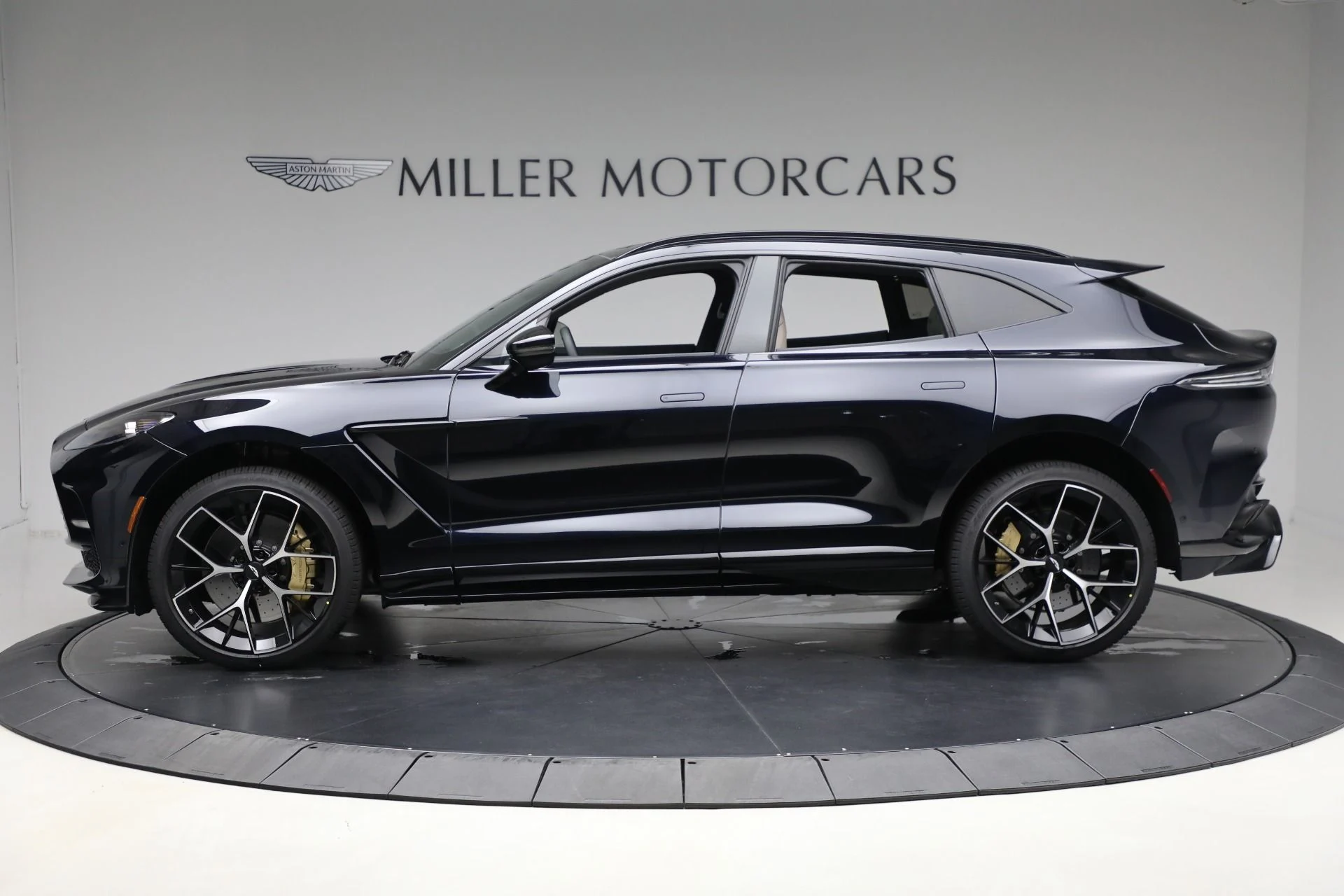 mph002_3398443329_New_2025_Aston_Martin_DBX_707_8a331f1be6